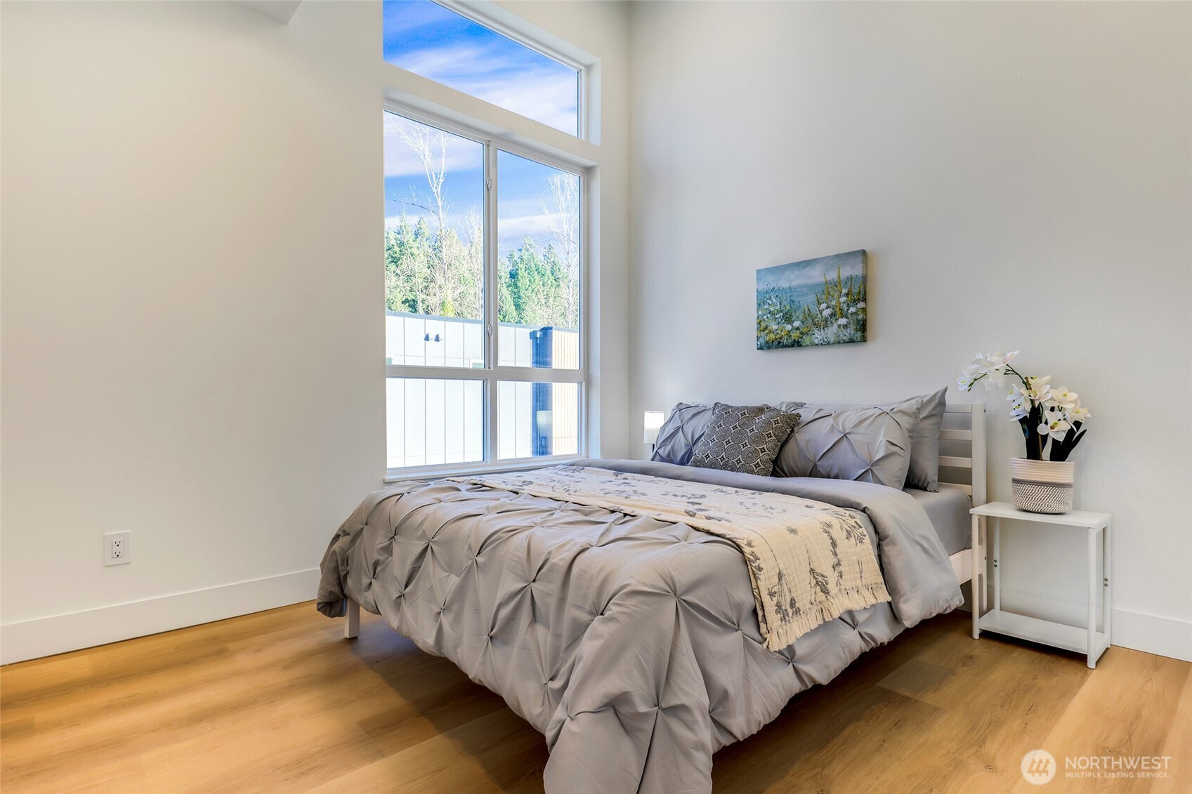 10618 E Riverside Dr , Bothell, WA 98011