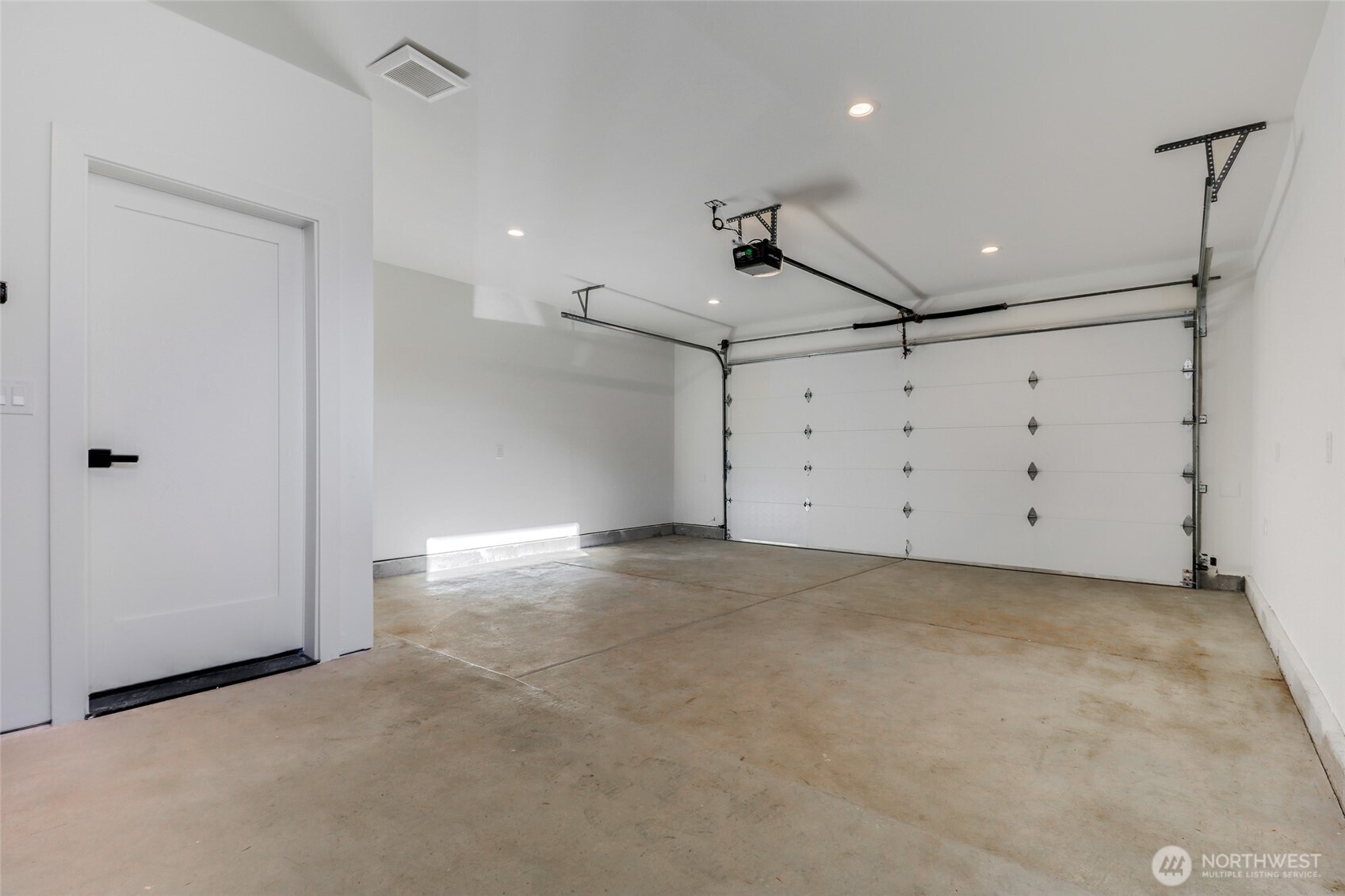 10618 E Riverside Dr , Bothell, WA 98011