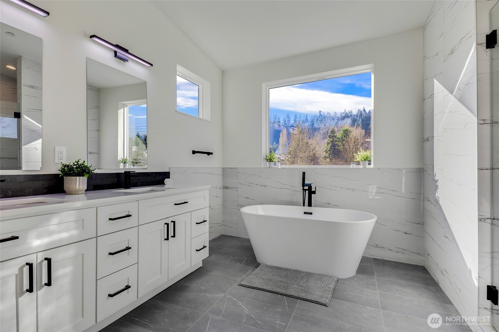 10618 E Riverside Dr , Bothell, WA 98011