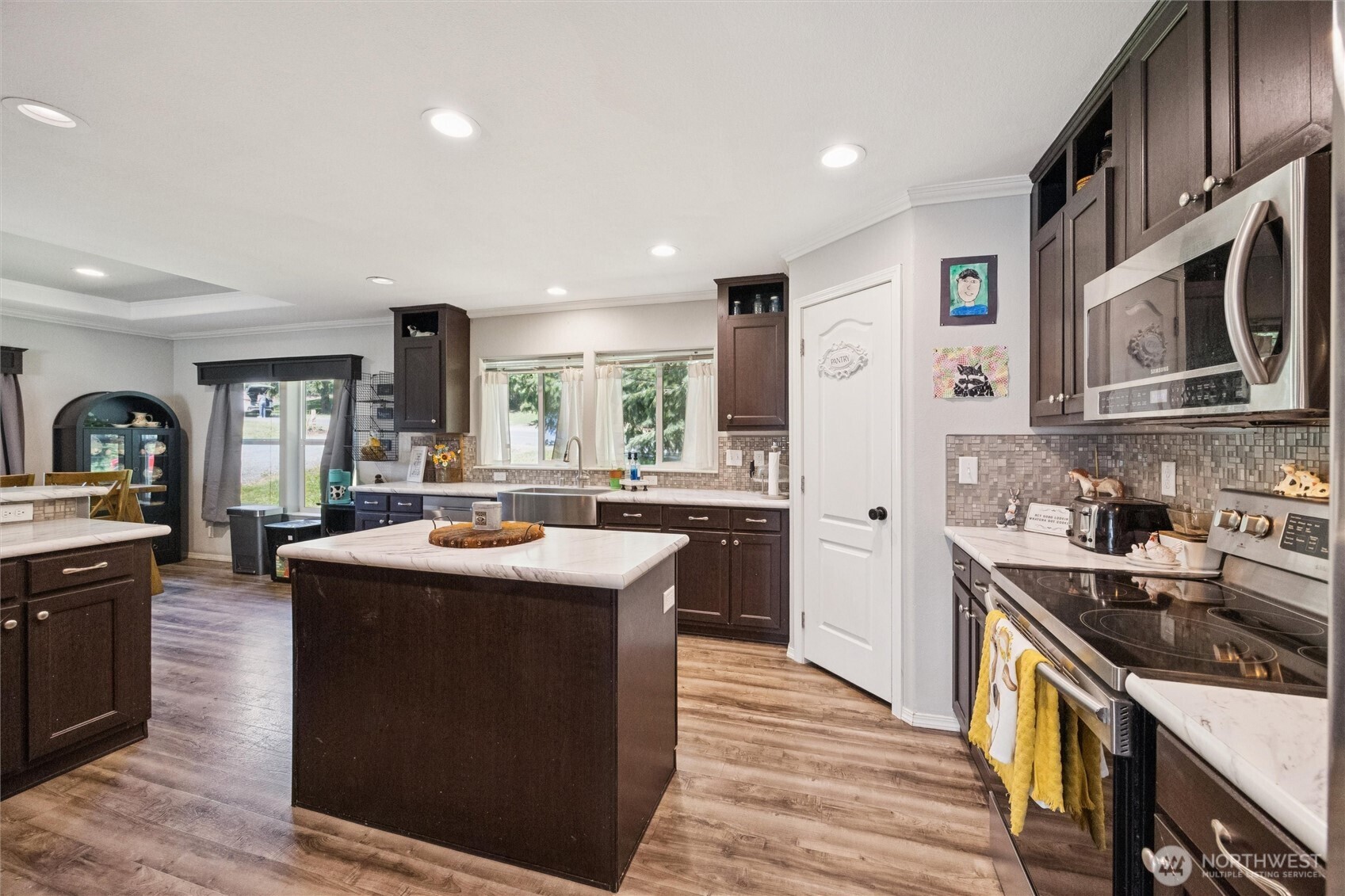 230 Home Town Drive , Kelso, WA 98626
