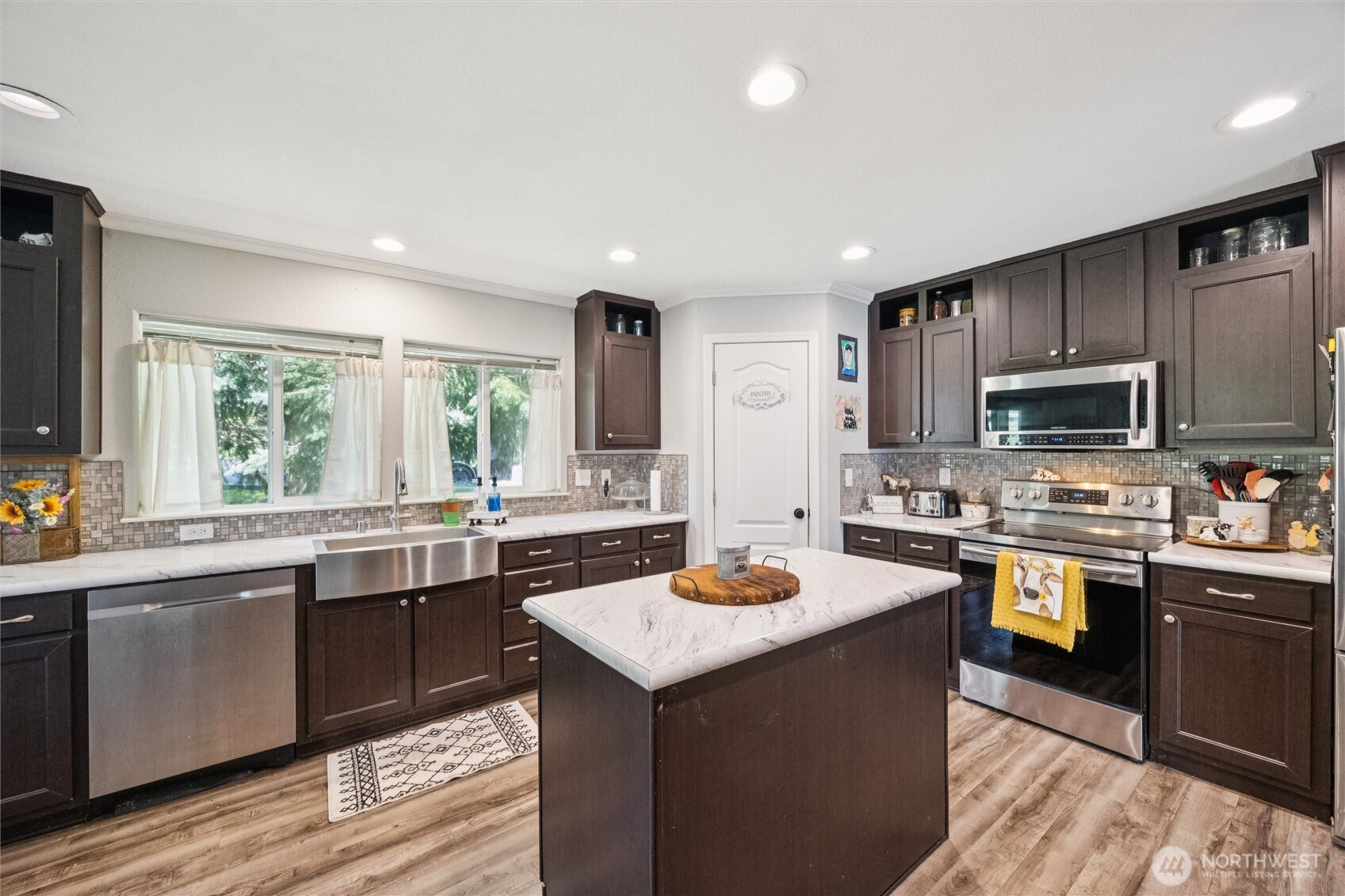 230 Home Town Drive , Kelso, WA 98626