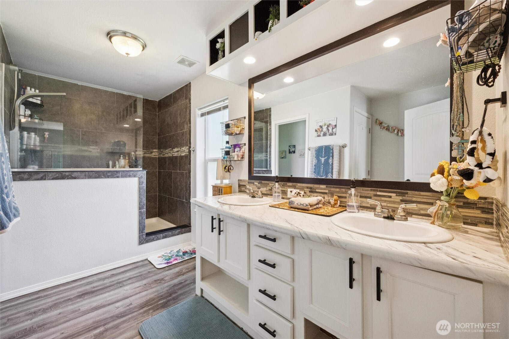 230 Home Town Drive , Kelso, WA 98626