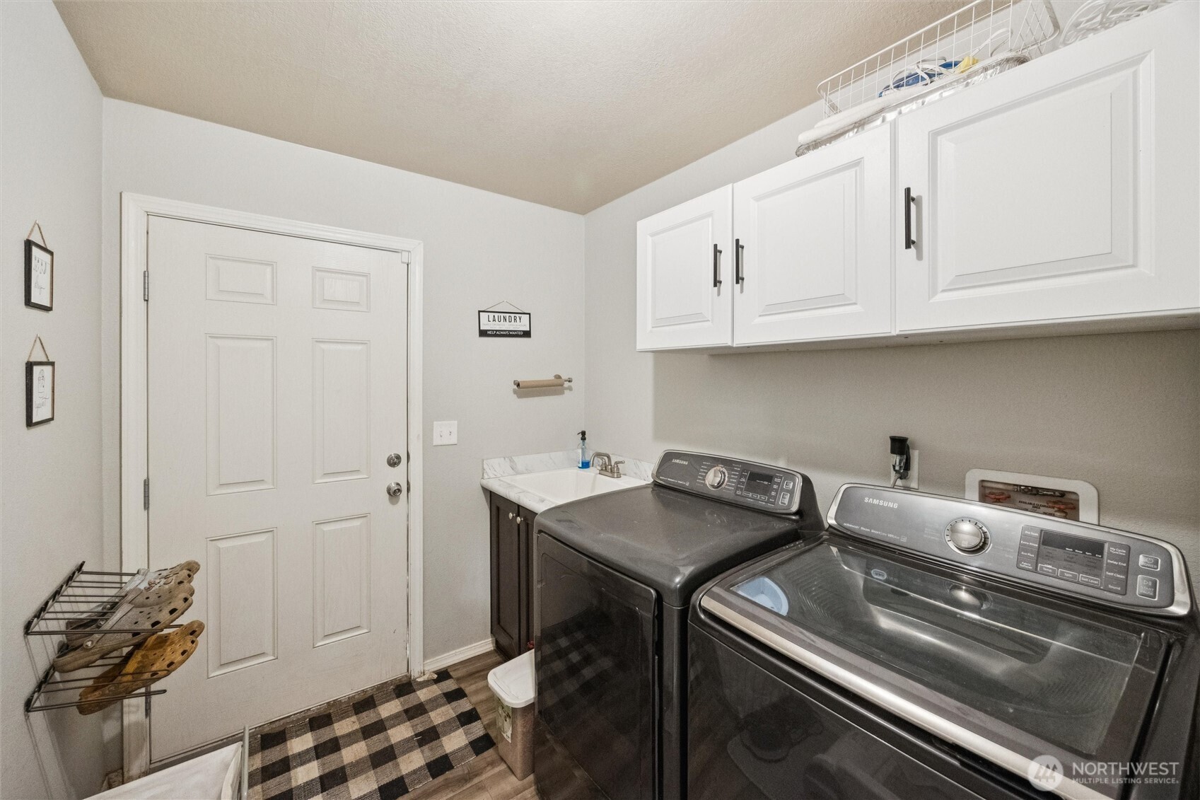 230 Home Town Drive , Kelso, WA 98626