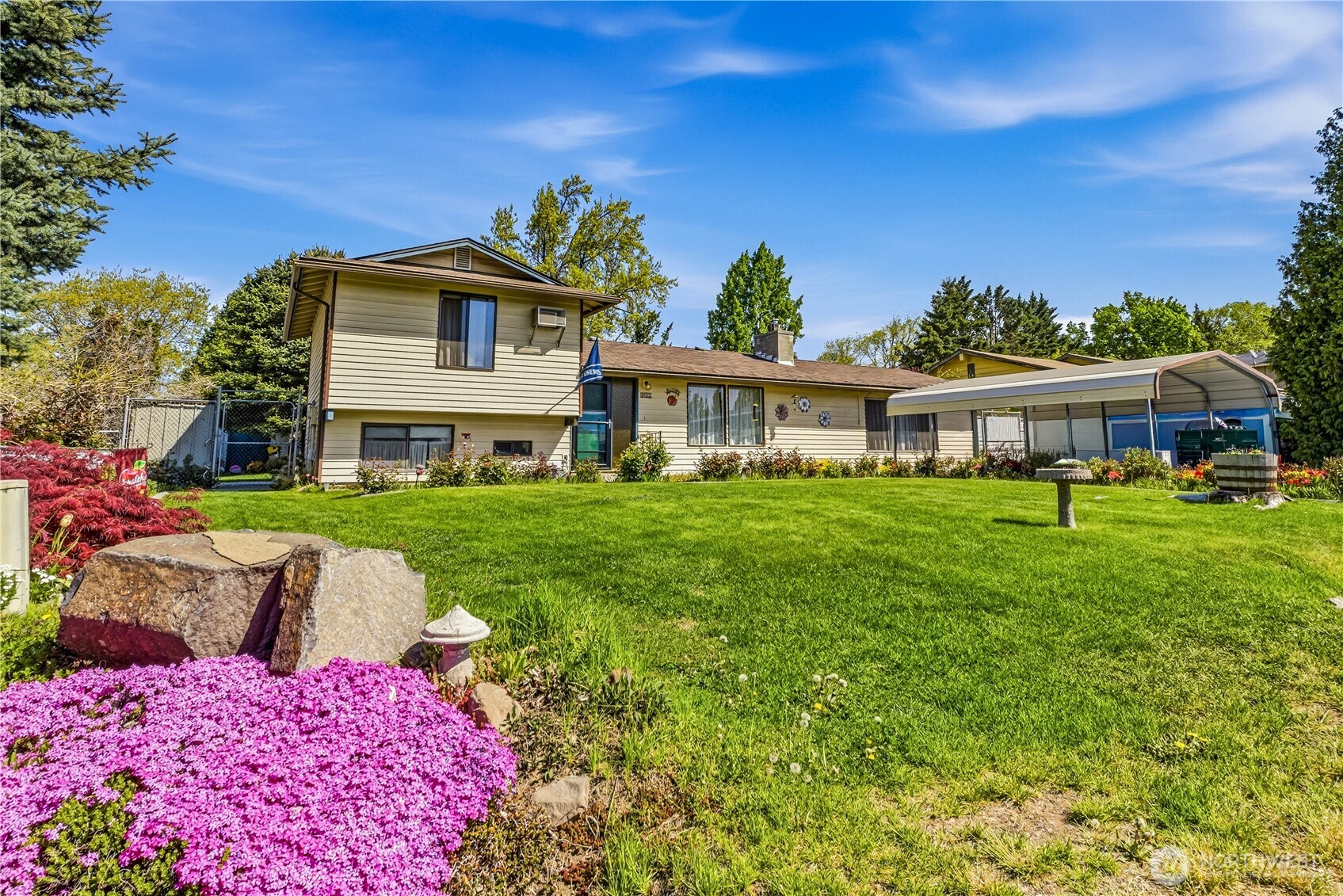 811 Ella Street NE, East Wenatchee, WA 98802