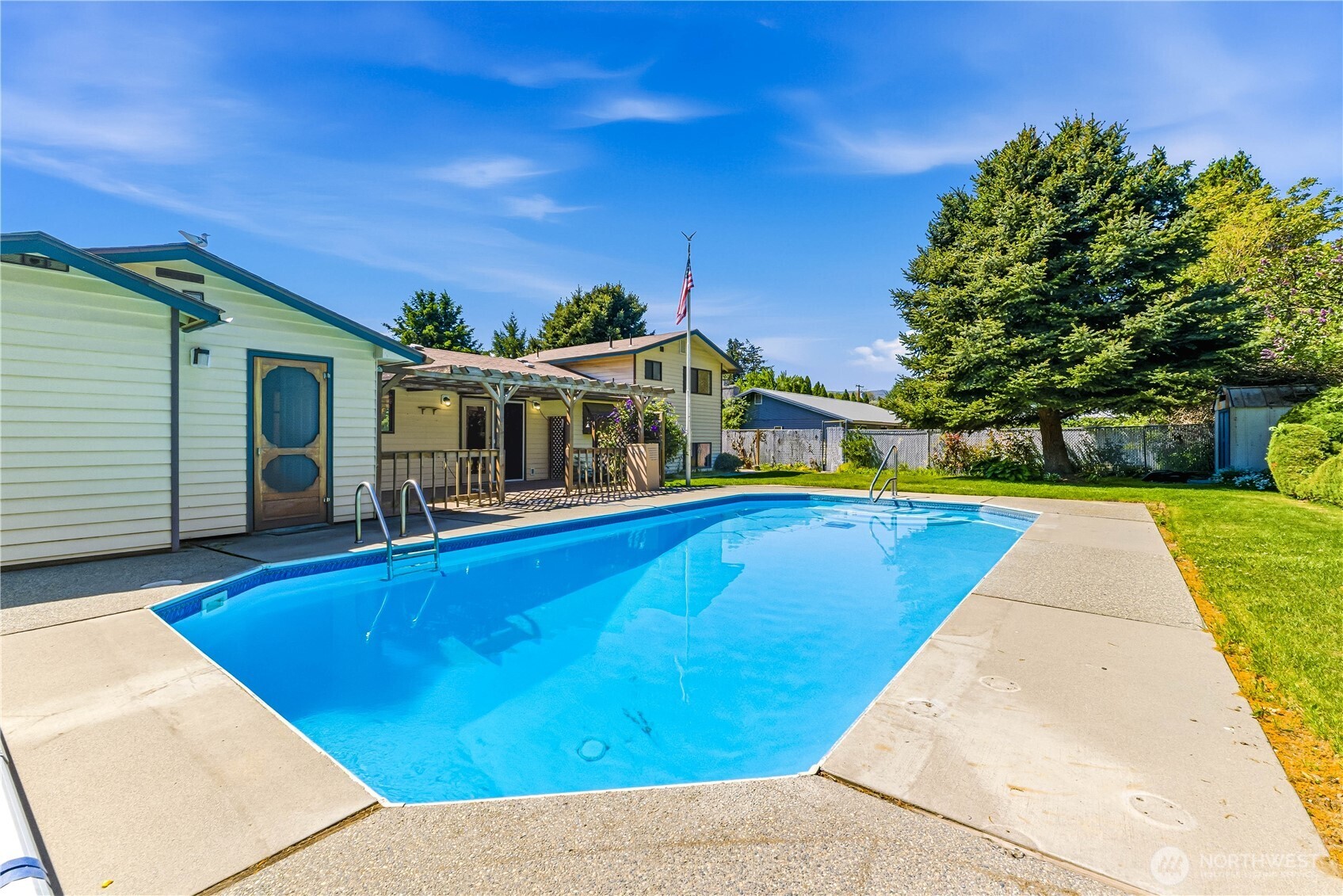 811 Ella Street NE, East Wenatchee, WA 98802