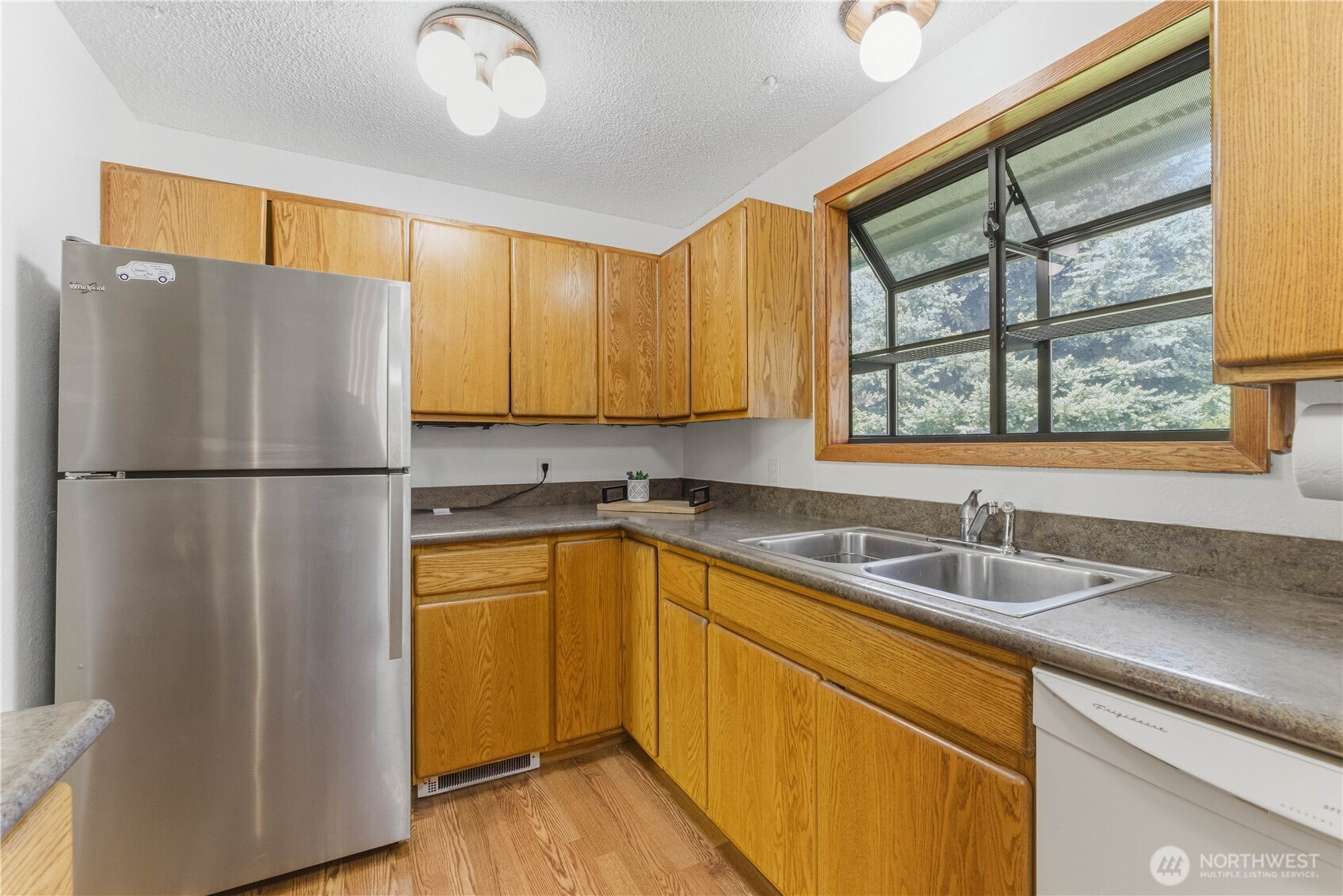 811 Ella Street NE, East Wenatchee, WA 98802