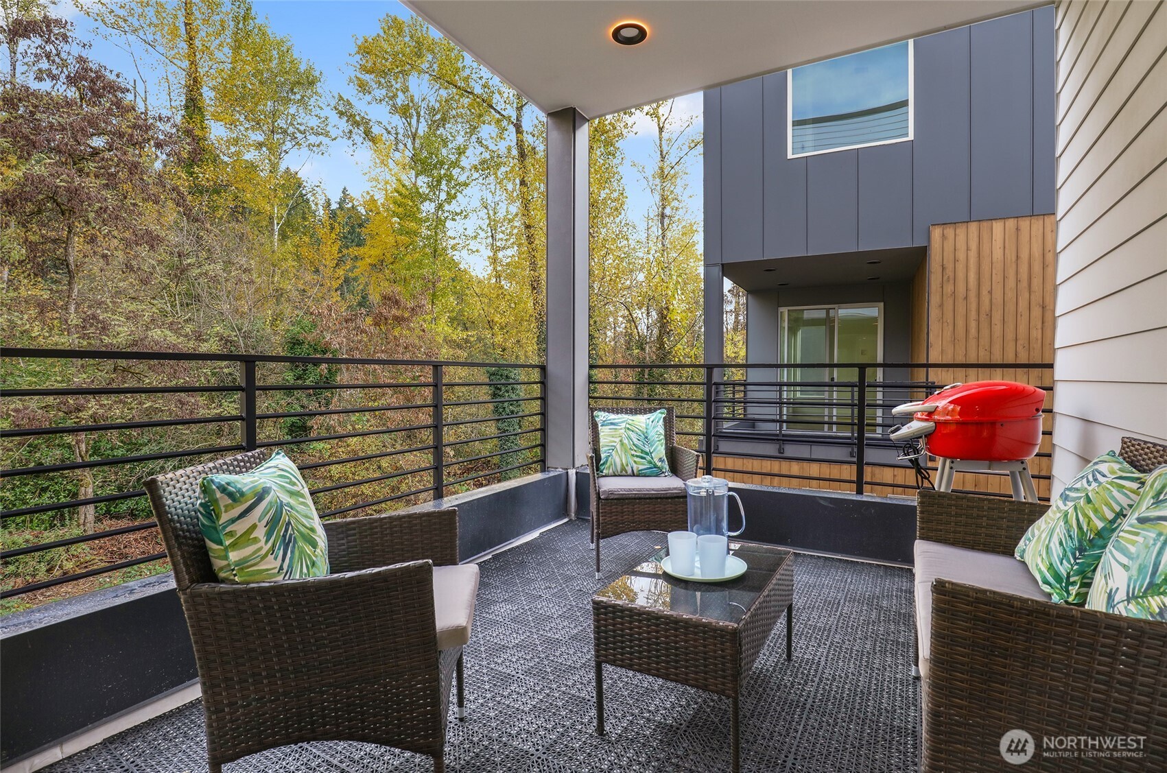 10628 E Riverside Dr , Bothell, WA 98011