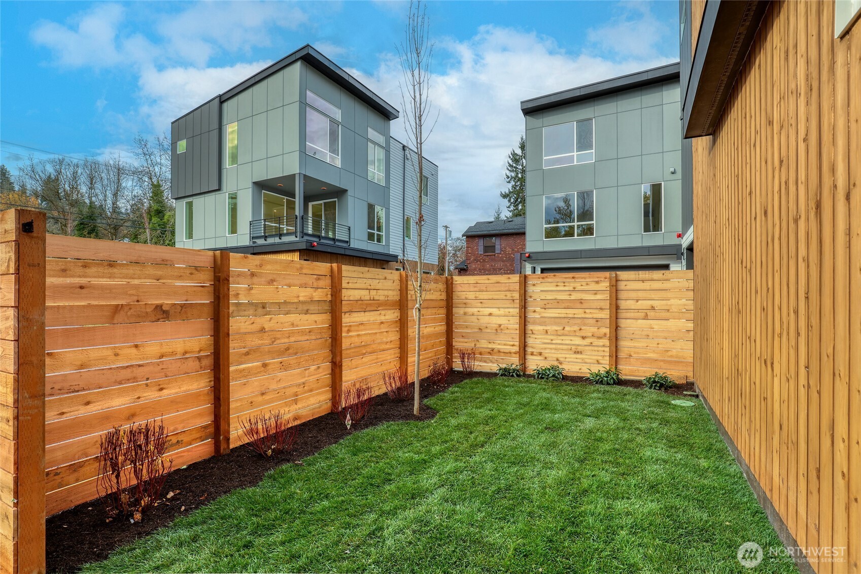 10628 E Riverside Dr , Bothell, WA 98011
