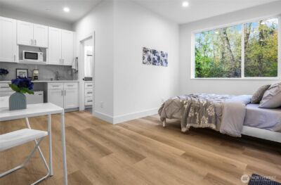 10628 E Riverside Dr , Bothell, WA 98011 - Photo 4