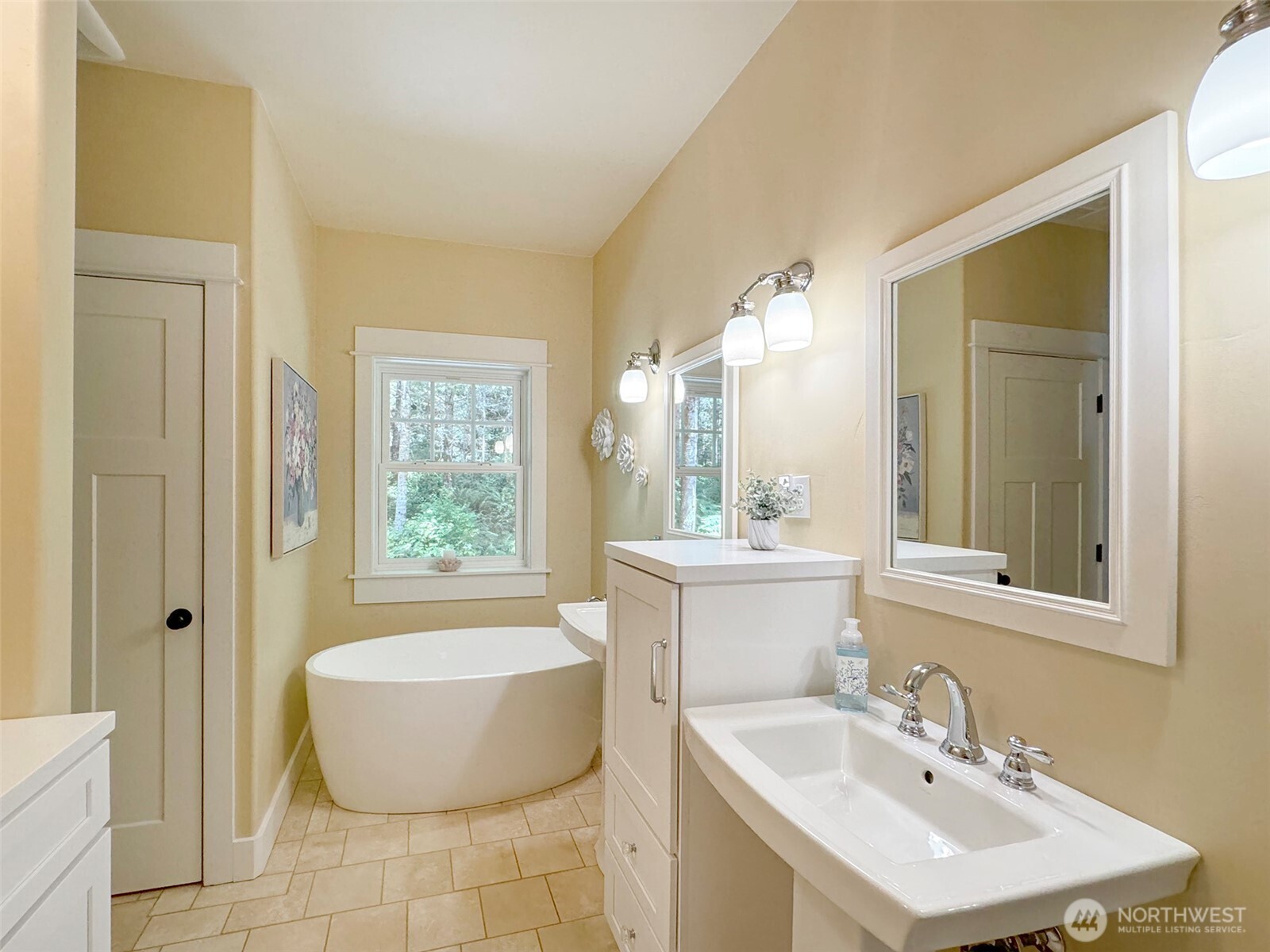 325 Evergreen View Parkway , Port Angeles, WA 98363