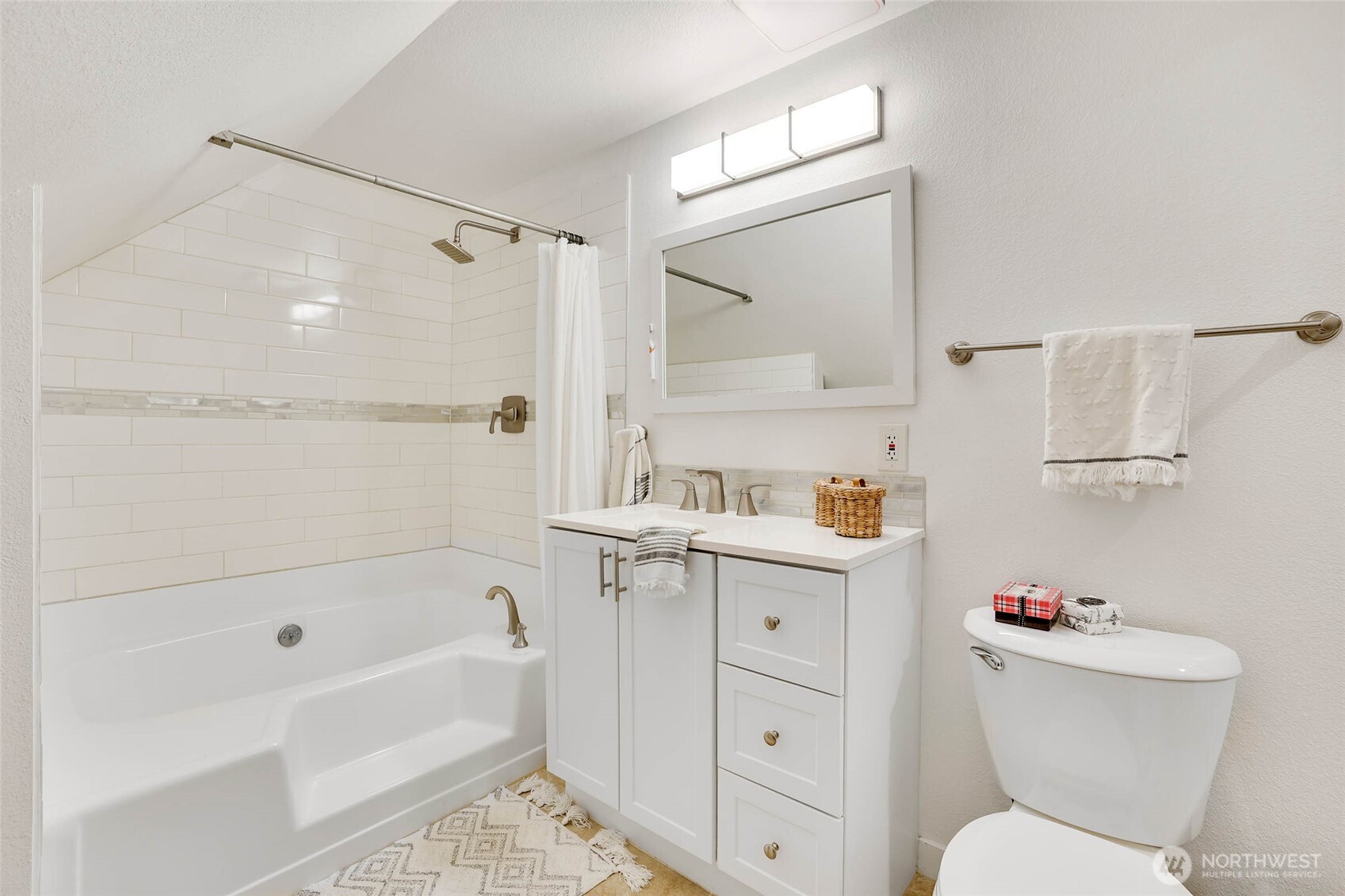12528 Clear Lake North Road E, Eatonville, WA 98328