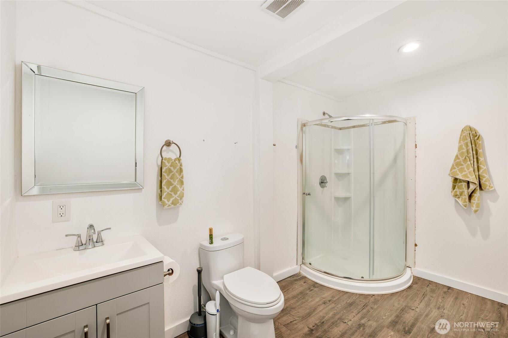12528 Clear Lake North Road E, Eatonville, WA 98328
