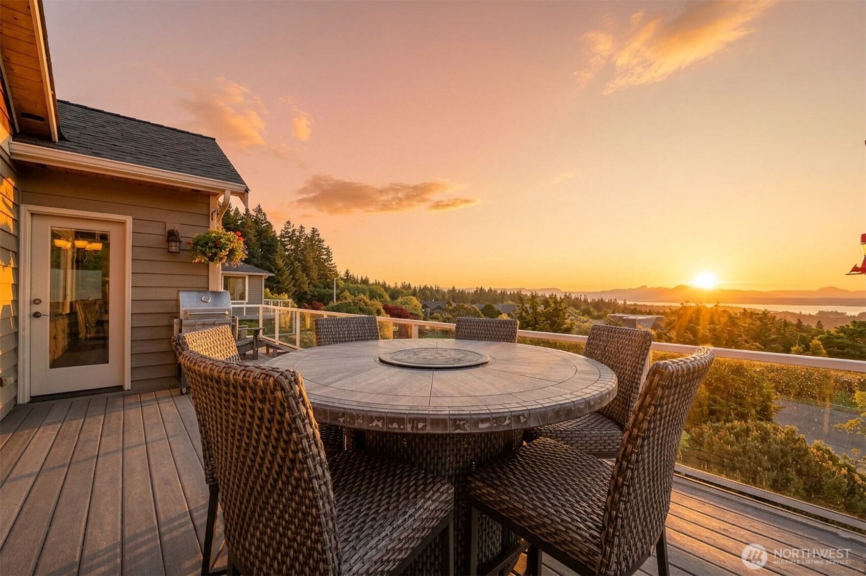 108 Glacier Peak Drive , Camano Island, WA 98282