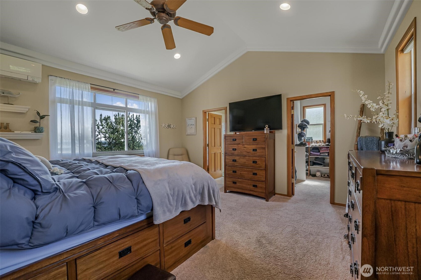 108 Glacier Peak Drive , Camano Island, WA 98282