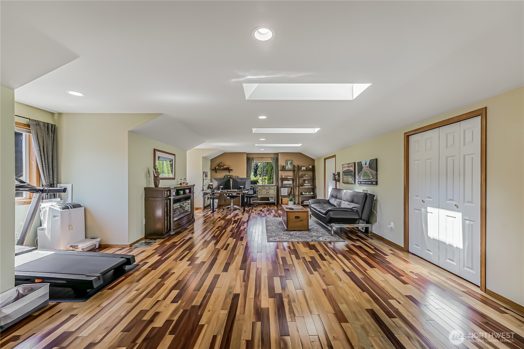 108 Glacier Peak Drive , Camano Island, WA 98282