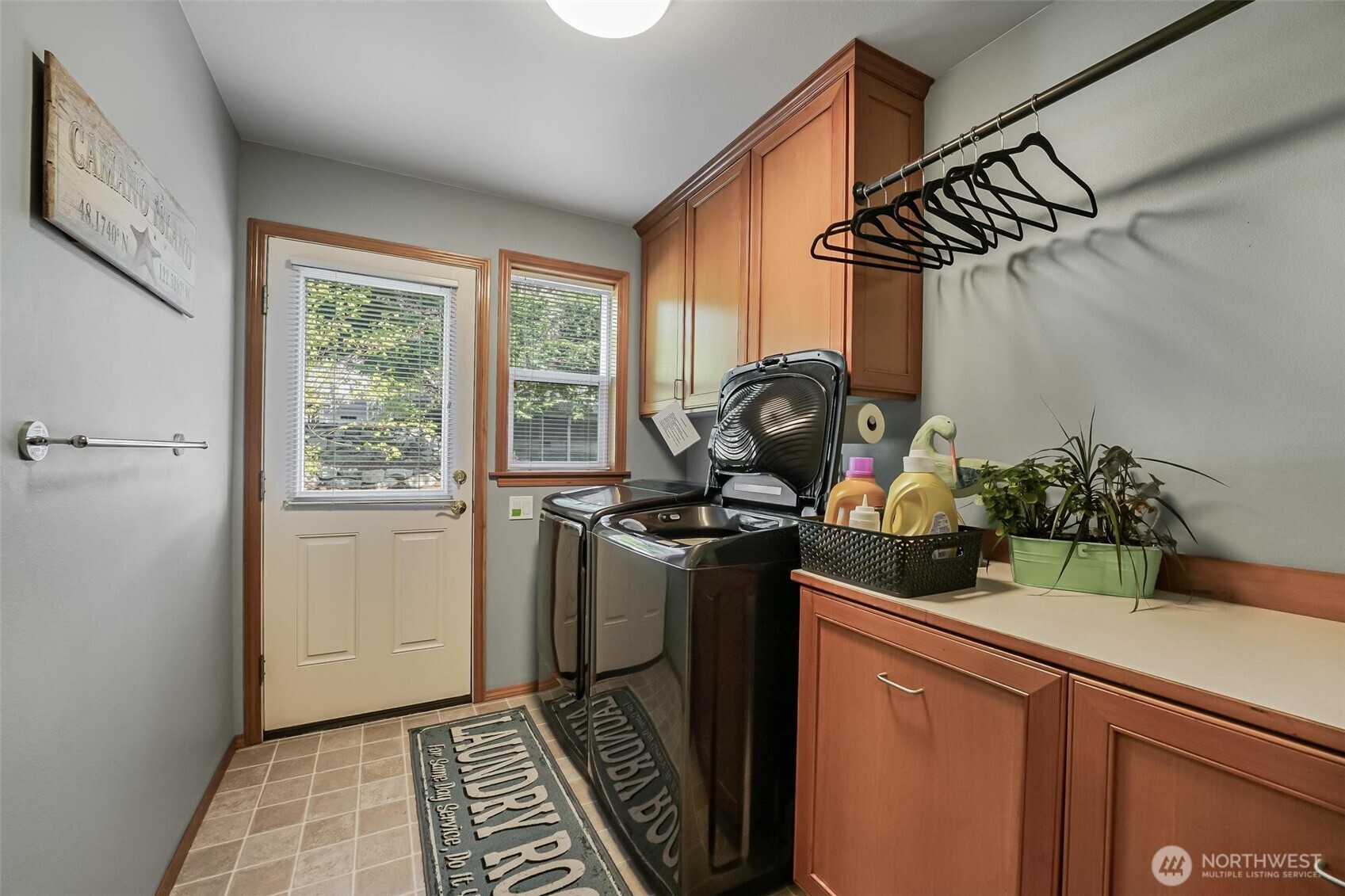 108 Glacier Peak Drive , Camano Island, WA 98282