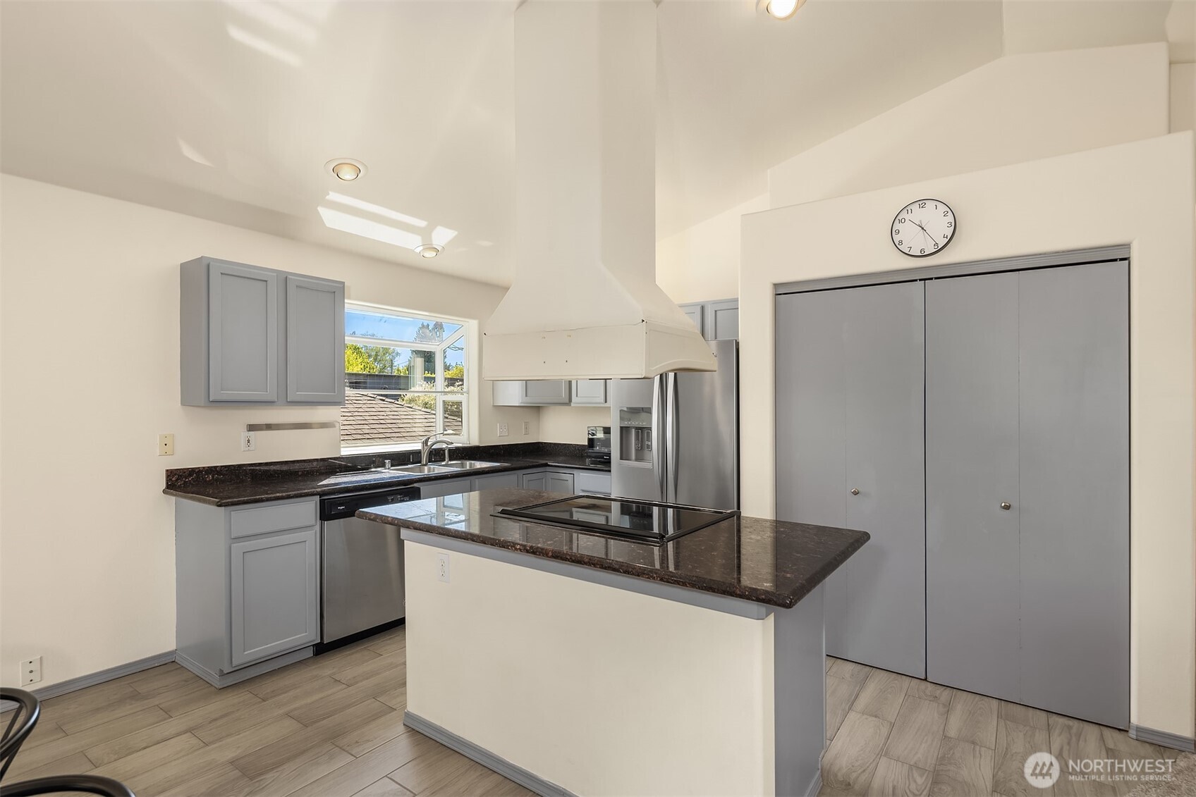 6627 Ellis Avenue S, Seattle, WA 98108