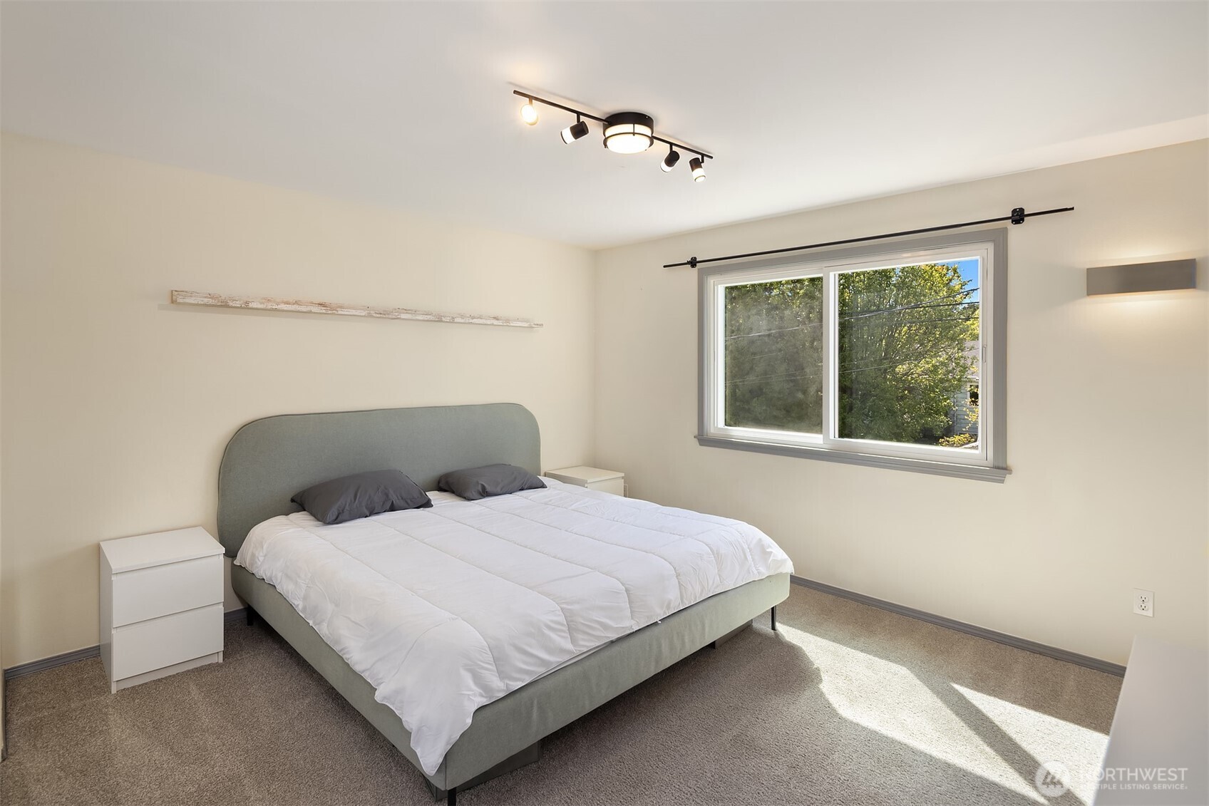 6627 Ellis Avenue S, Seattle, WA 98108