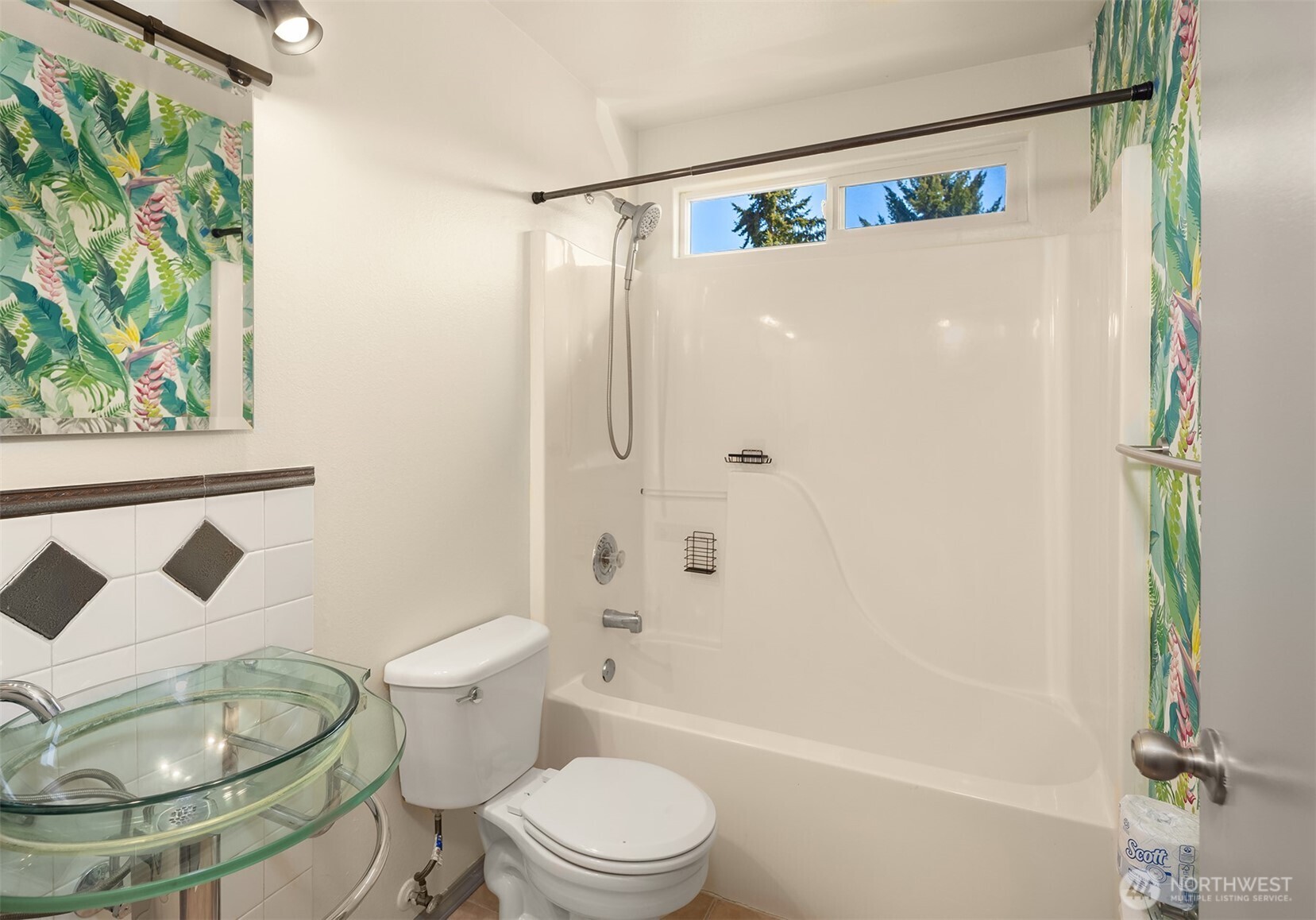 6627 Ellis Avenue S, Seattle, WA 98108