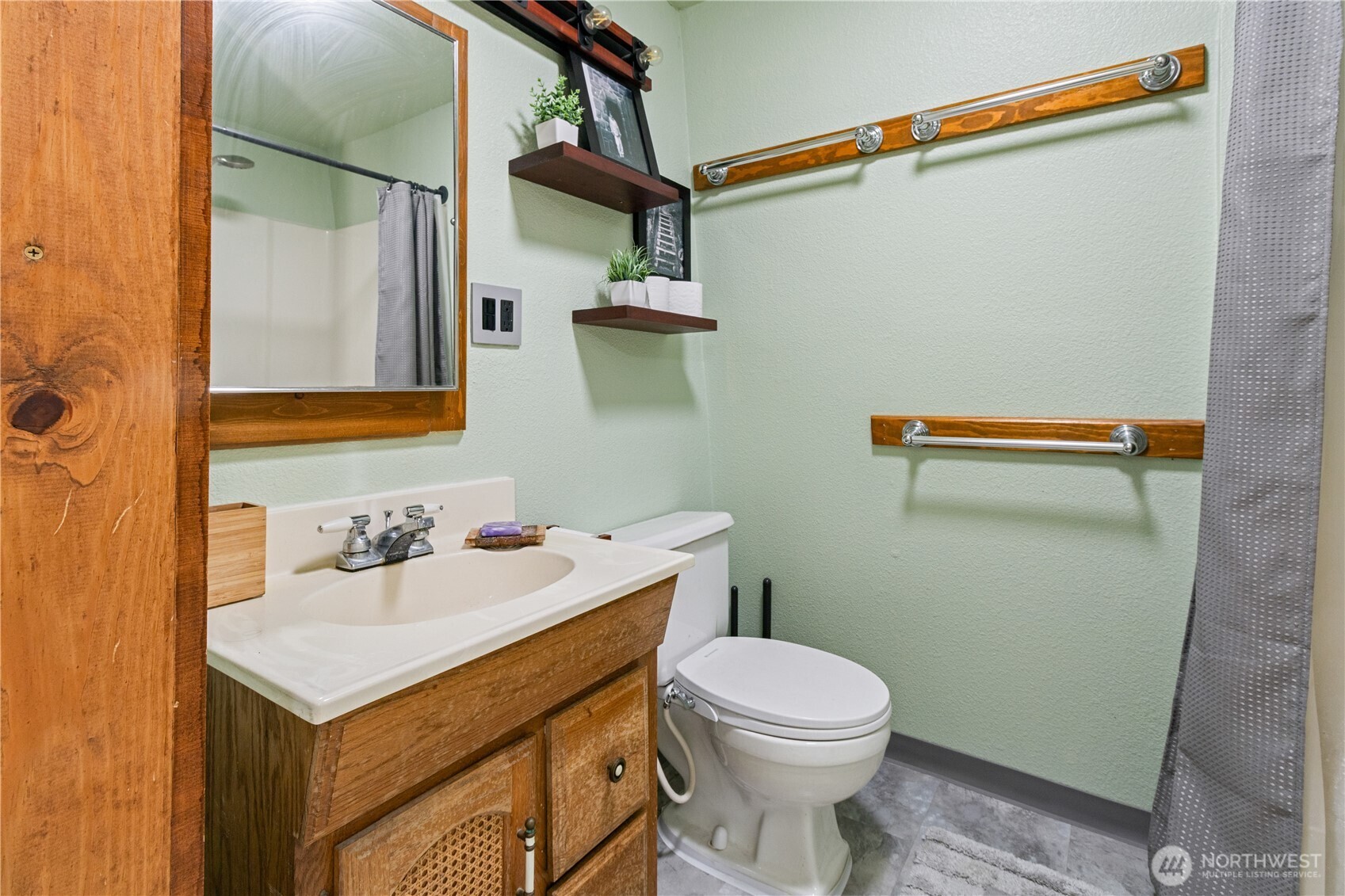 651 N Duckabush Drive W, Hoodsport, WA 98548