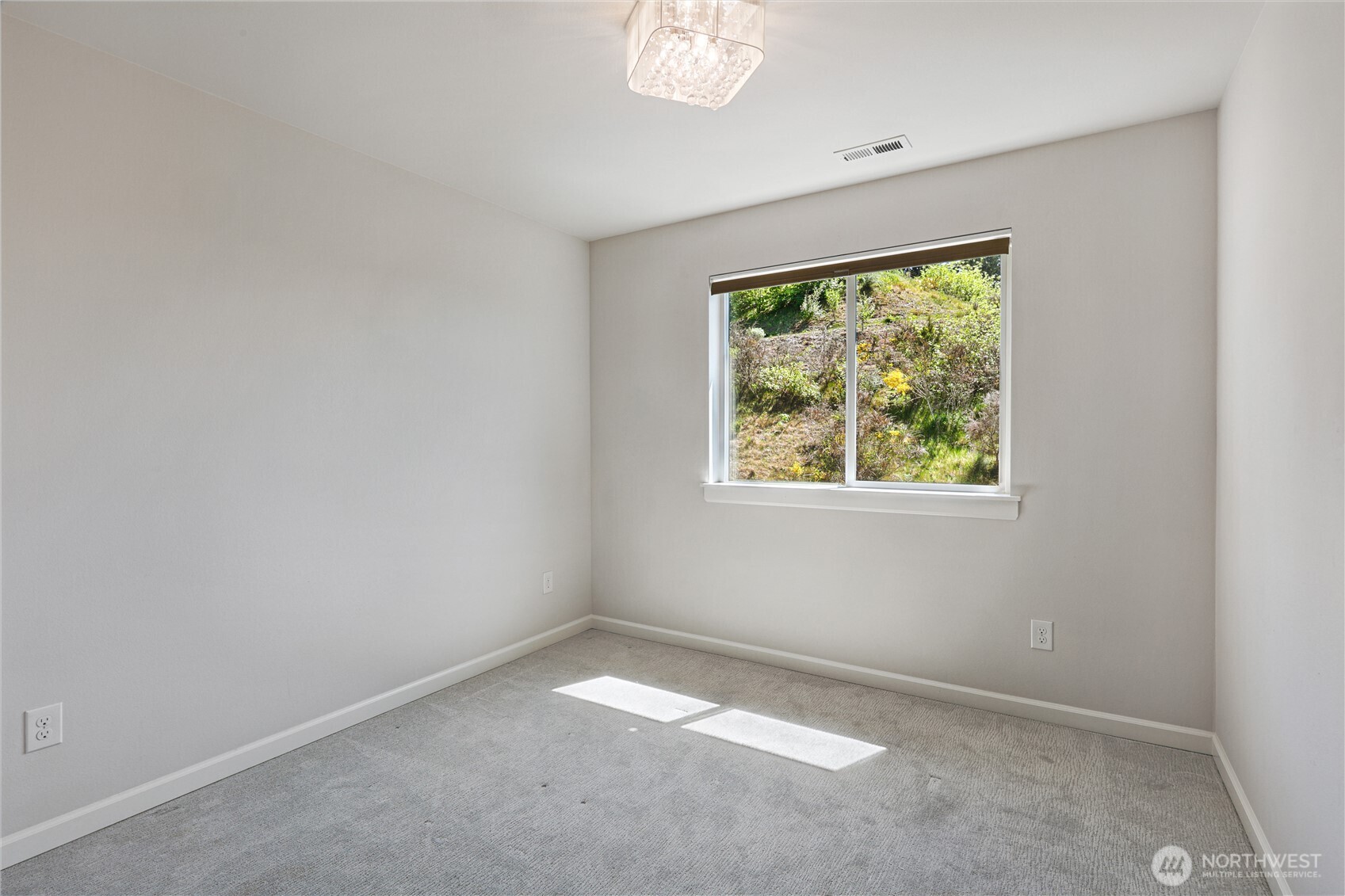 8396 28th Ct East , Edgewood, WA 98371-1924