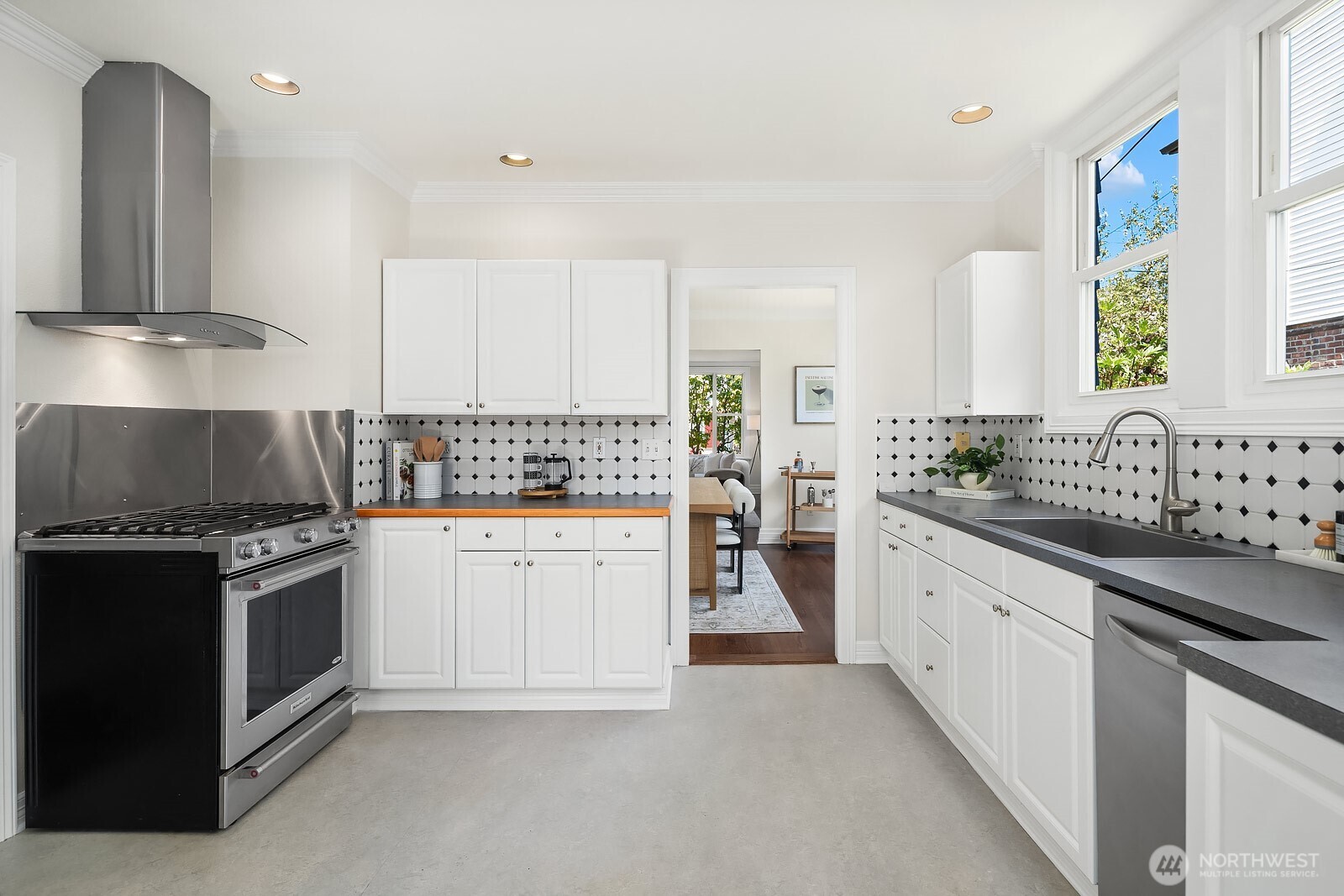 715 N 72nd Street , Seattle, WA 98103