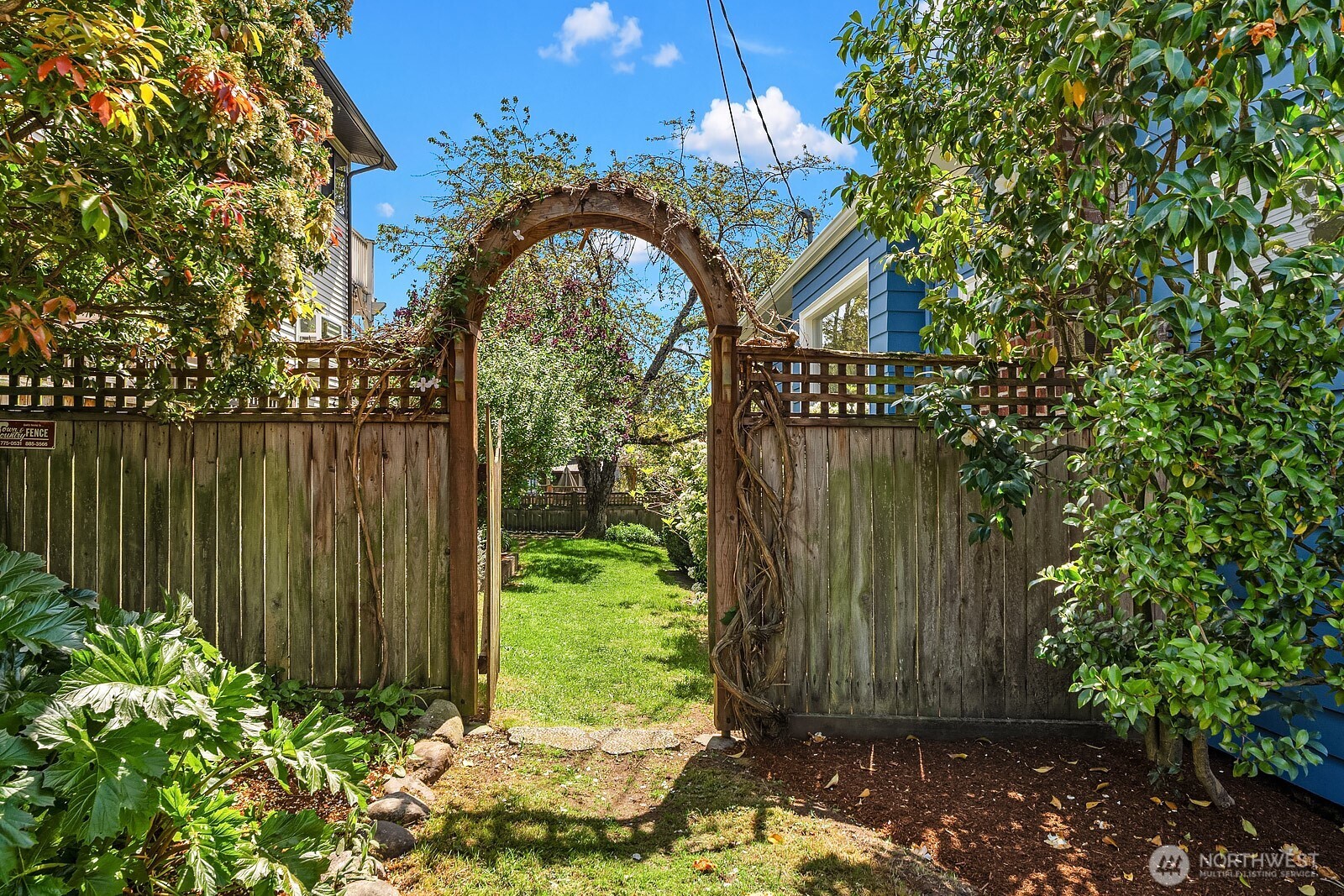 715 N 72nd Street , Seattle, WA 98103