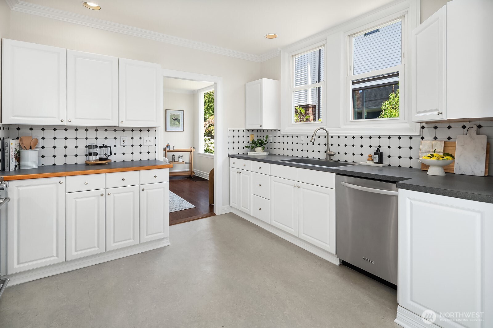 715 N 72nd Street , Seattle, WA 98103