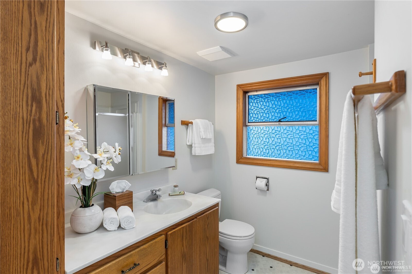 14026 Riviera Place NE, Seattle, WA 98125