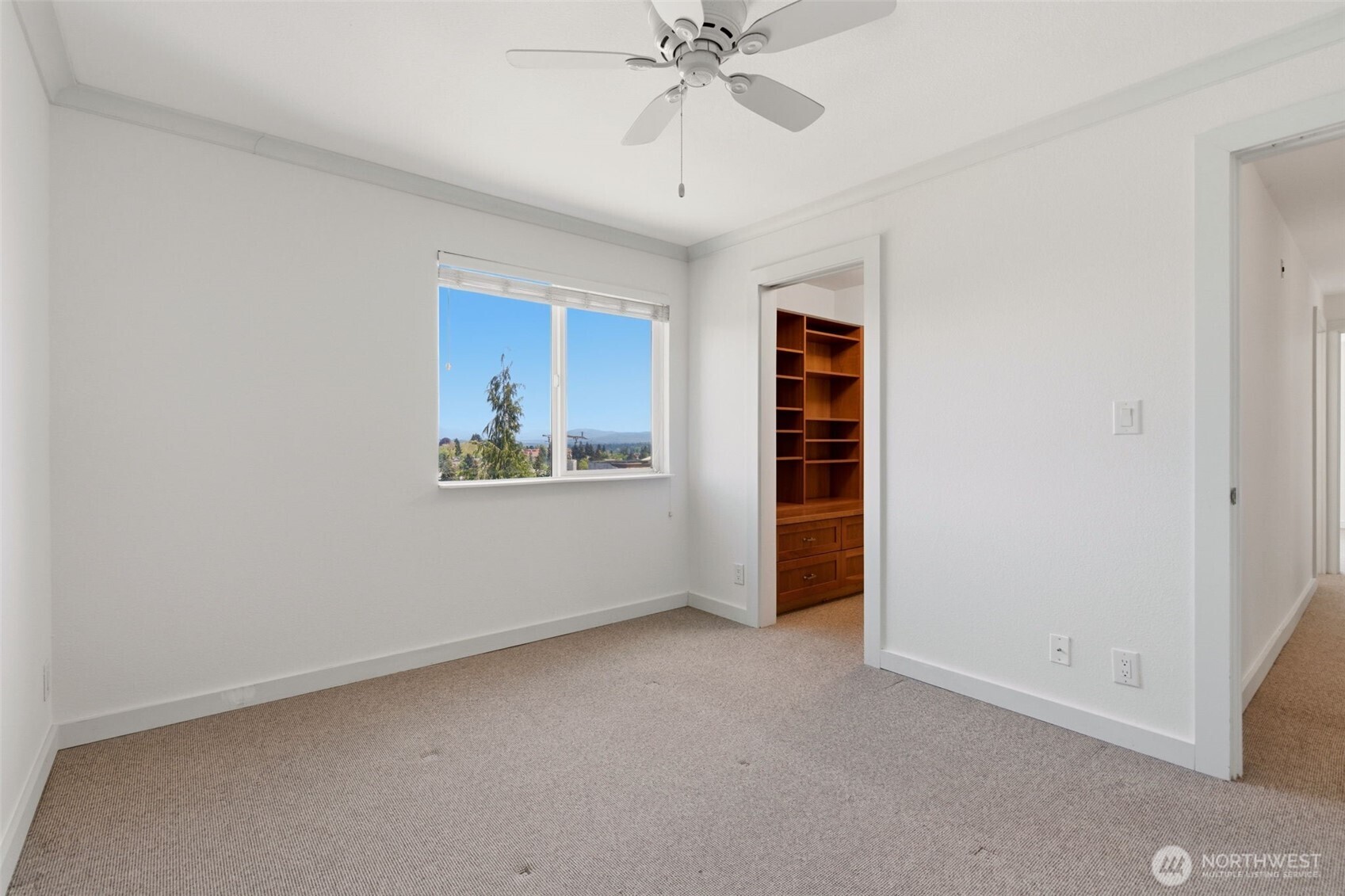 800 N Allen Place #401, Seattle, WA 98103