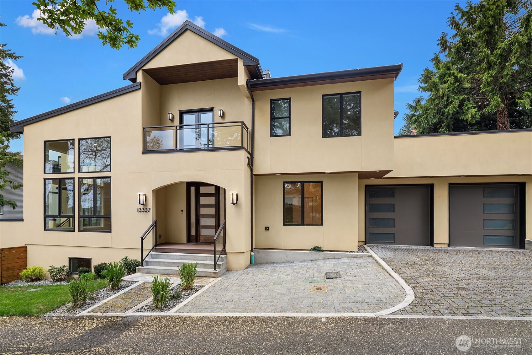 13327 Holmes Point Drive NE, Kirkland, WA 98034