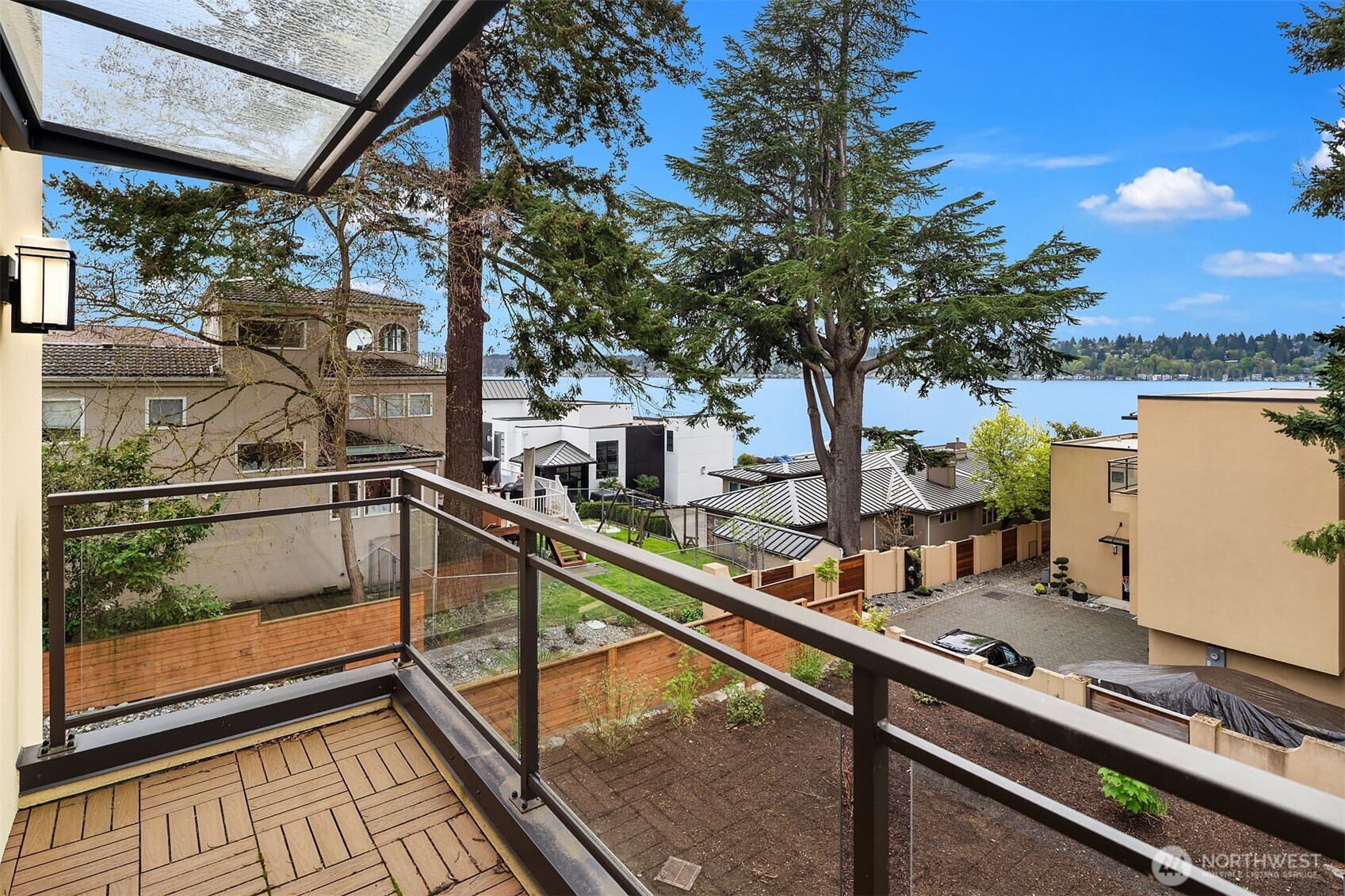 13327 Holmes Point Drive NE, Kirkland, WA 98034
