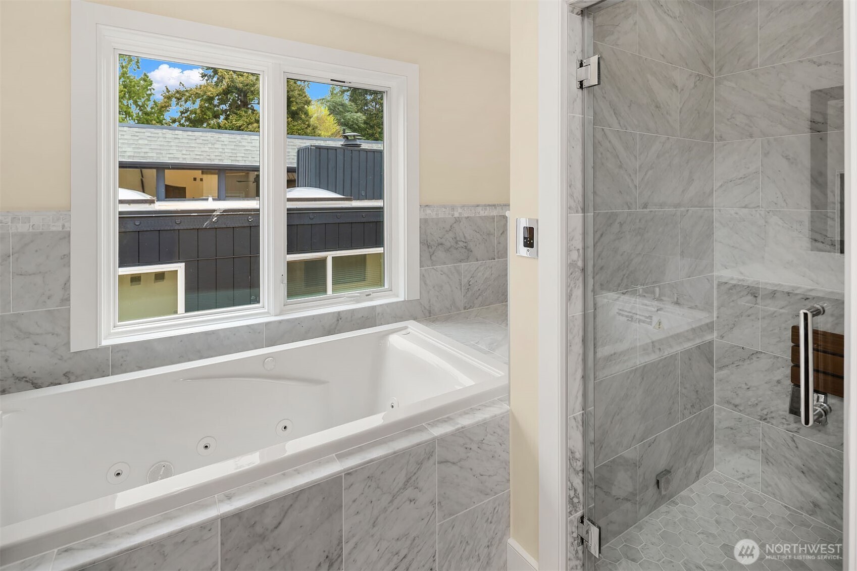 13327 Holmes Point Drive NE, Kirkland, WA 98034