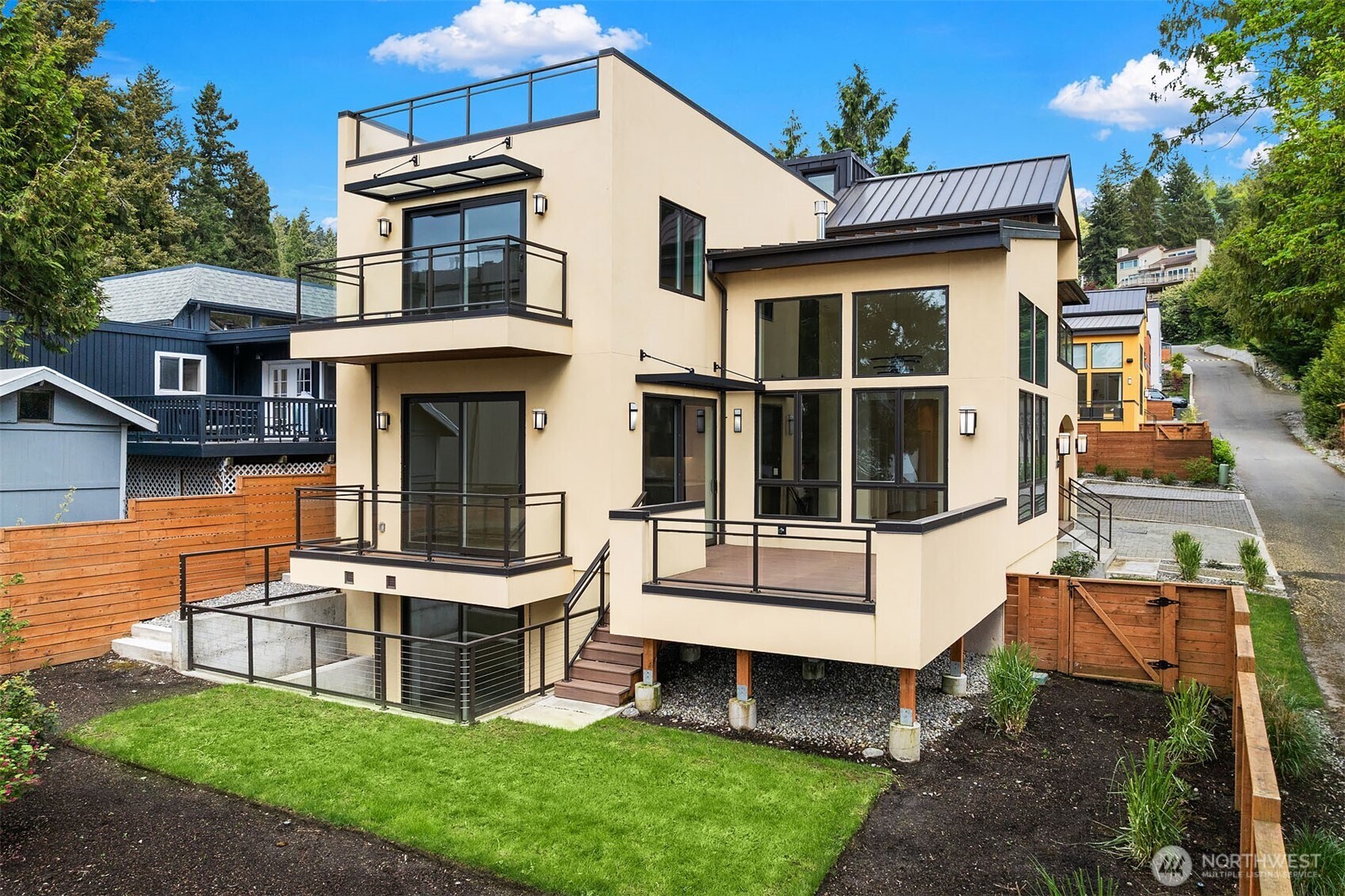 13327 Holmes Point Drive NE, Kirkland, WA 98034