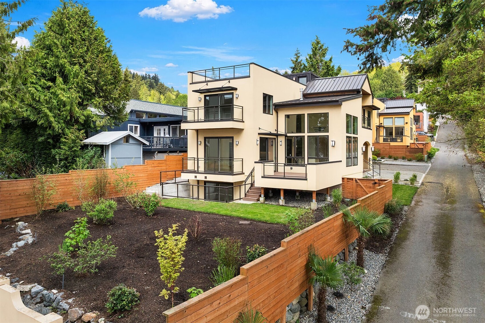 13327 Holmes Point Drive NE, Kirkland, WA 98034