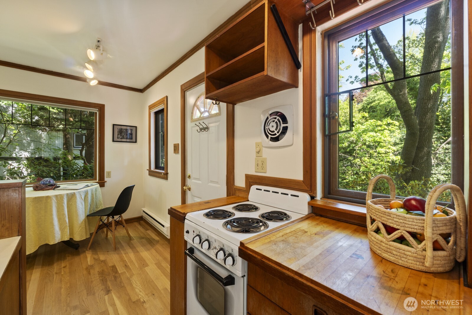 1919 32nd Avenue W, Seattle, WA 98199