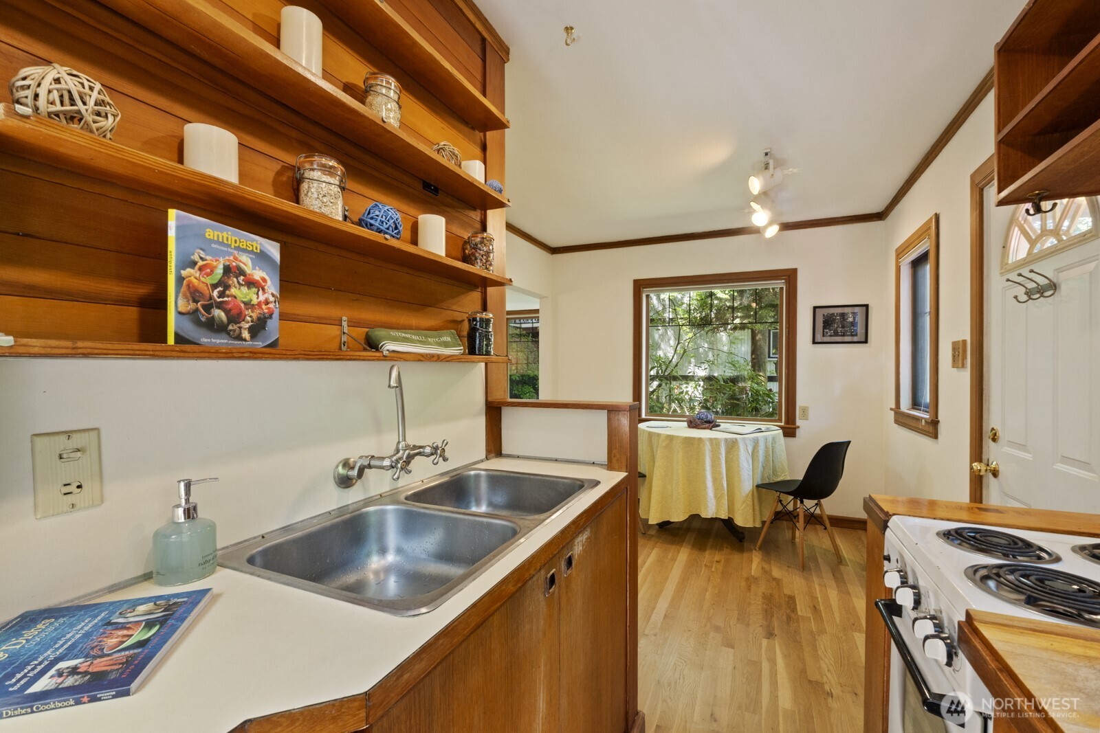 1919 32nd Avenue W, Seattle, WA 98199
