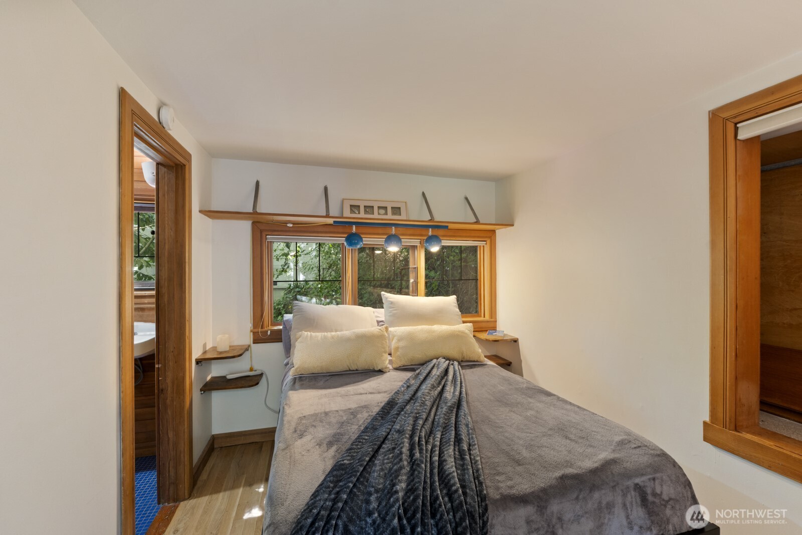 1919 32nd Avenue W, Seattle, WA 98199