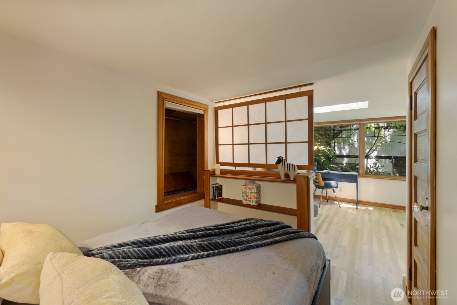 1919 32nd Avenue W, Seattle, WA 98199