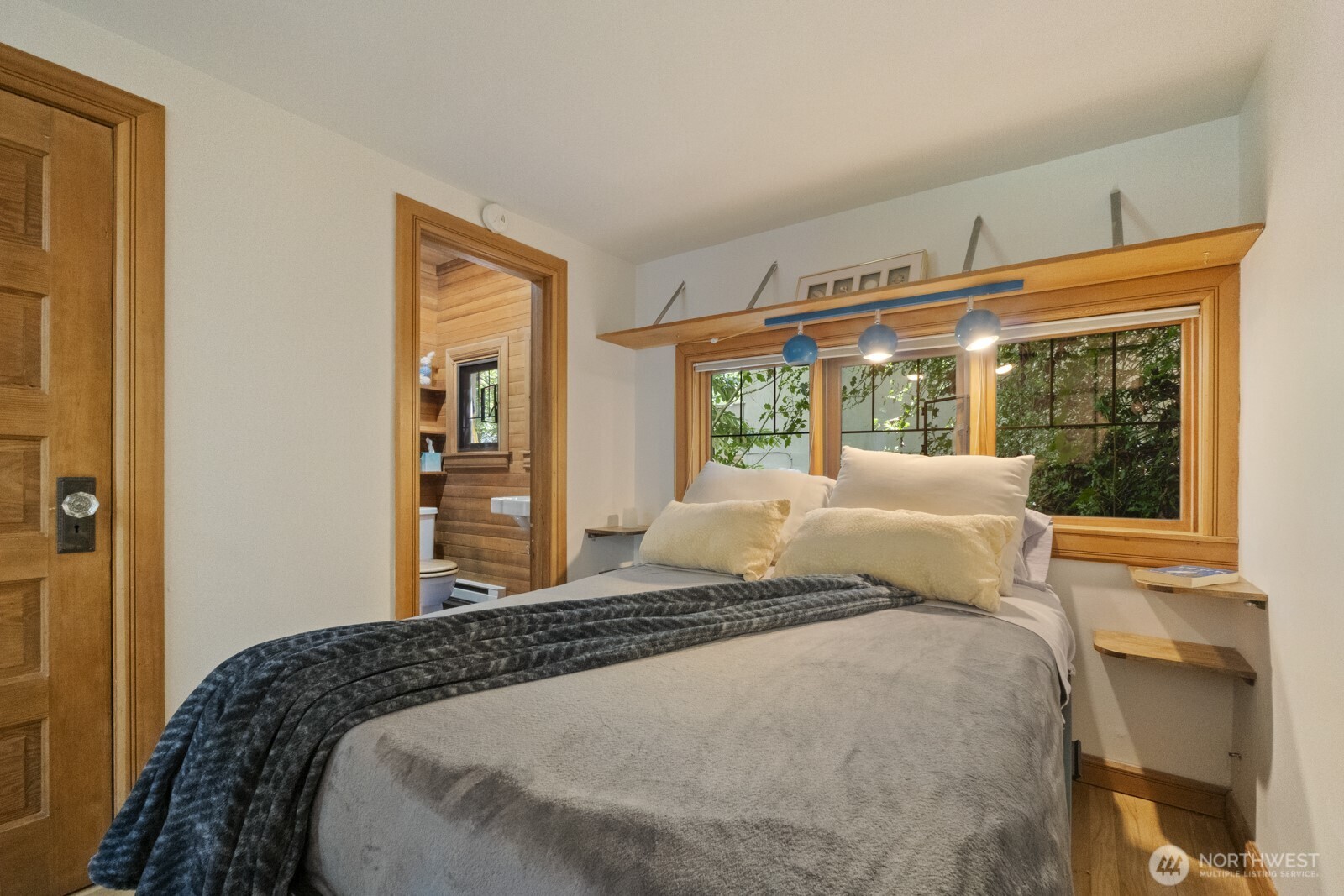 1919 32nd Avenue W, Seattle, WA 98199