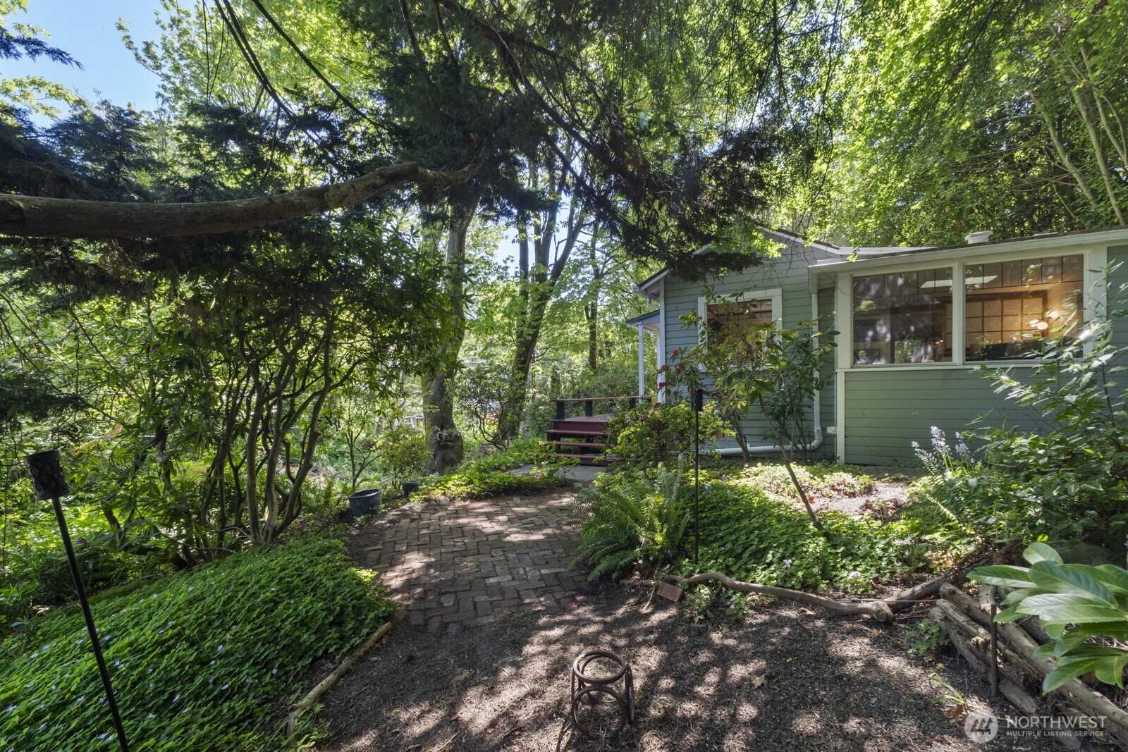 1919 32nd Avenue W, Seattle, WA 98199