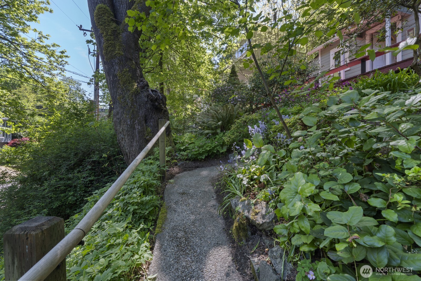 1919 32nd Avenue W, Seattle, WA 98199