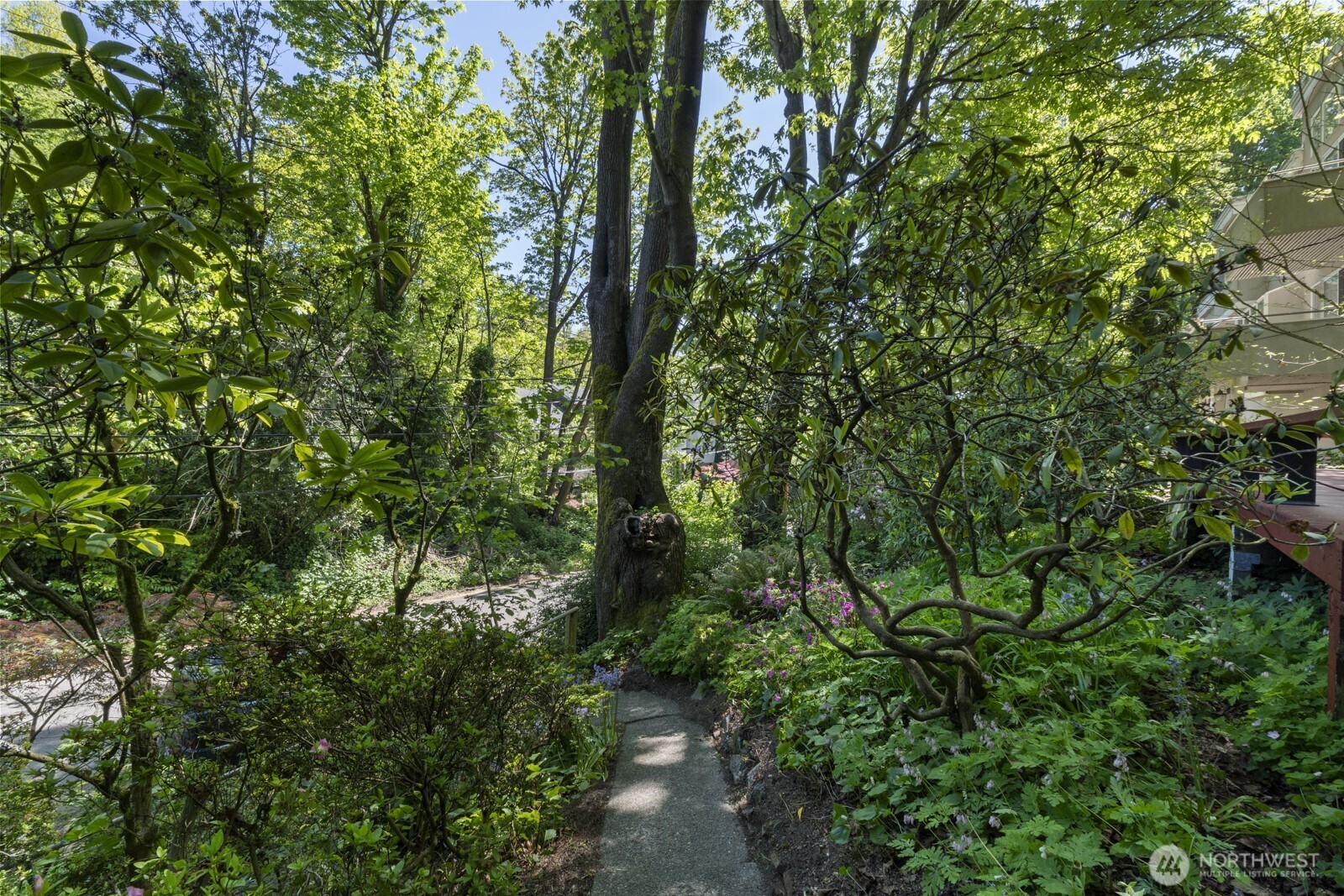 1919 32nd Avenue W, Seattle, WA 98199