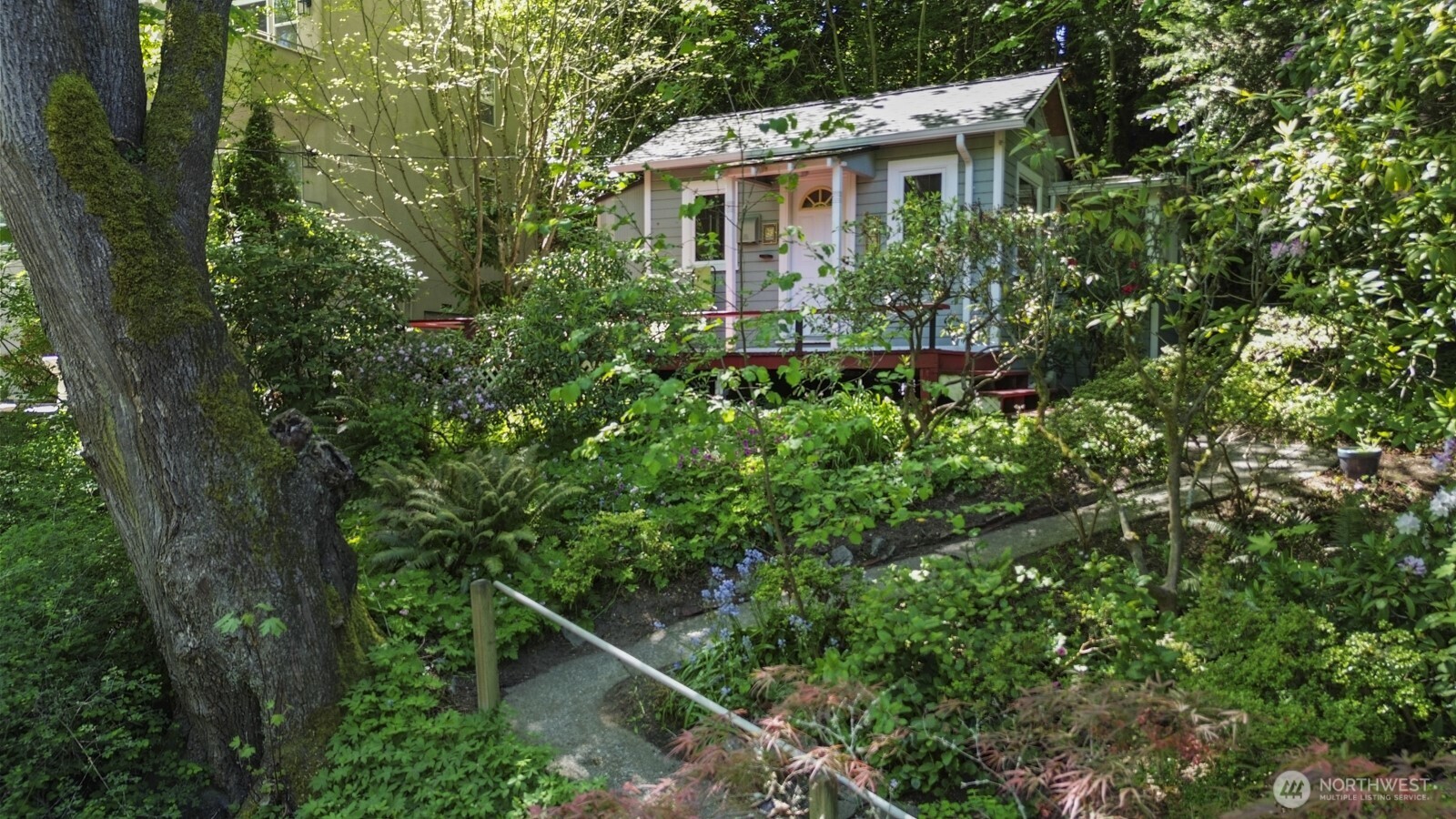 1919 32nd Avenue W, Seattle, WA 98199