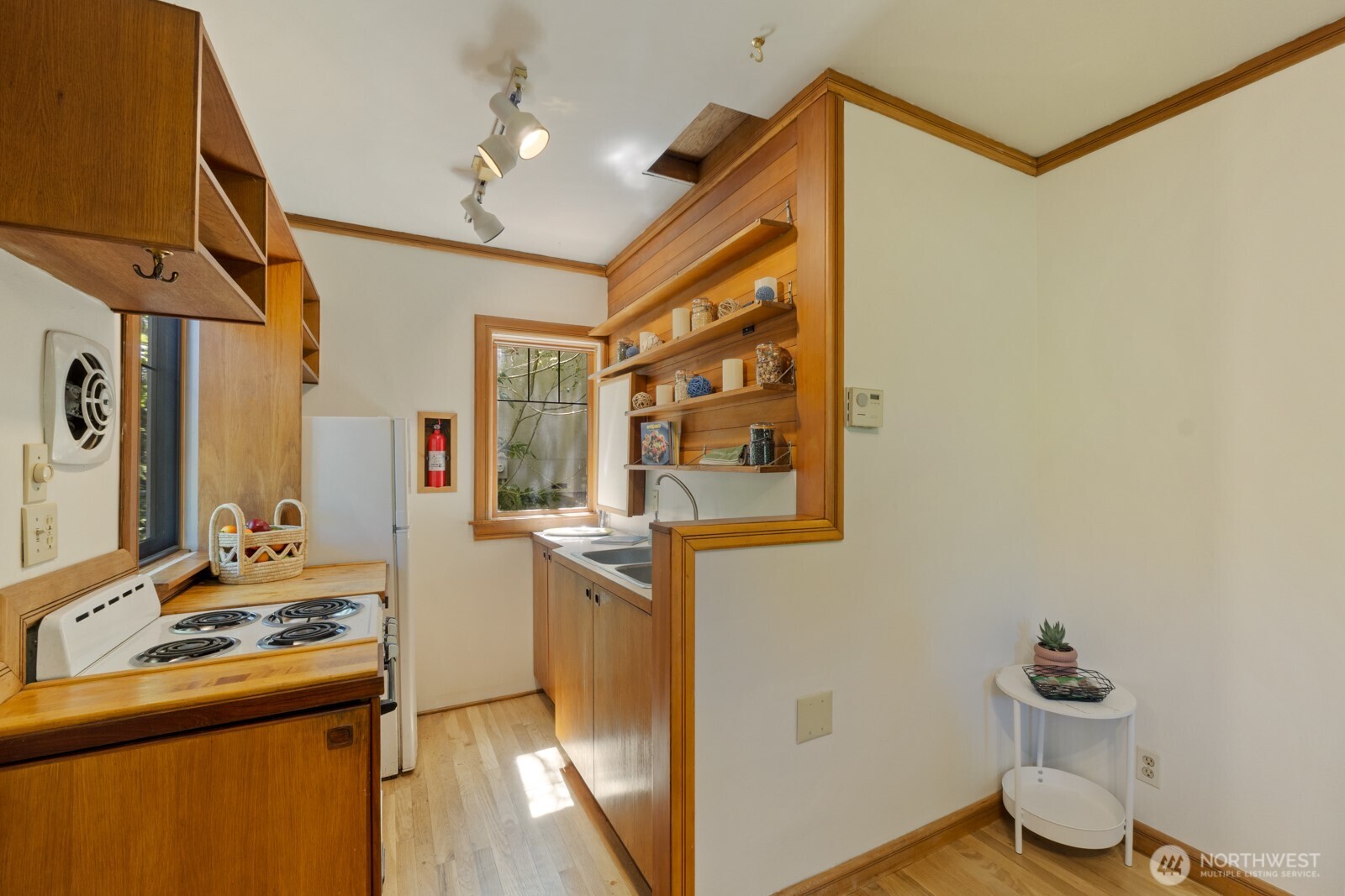 1919 32nd Avenue W, Seattle, WA 98199