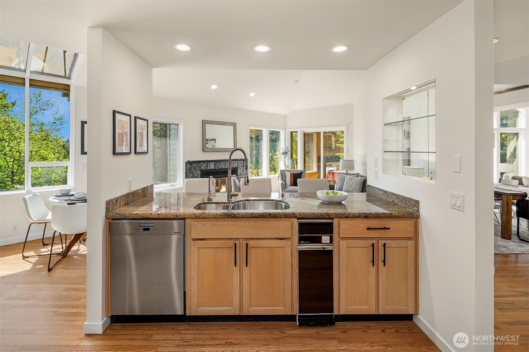 11257 NE 37th Place , Bellevue, WA 98004