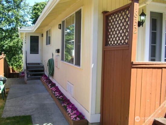 1834 27th Avenue #A, Seattle, WA 98122