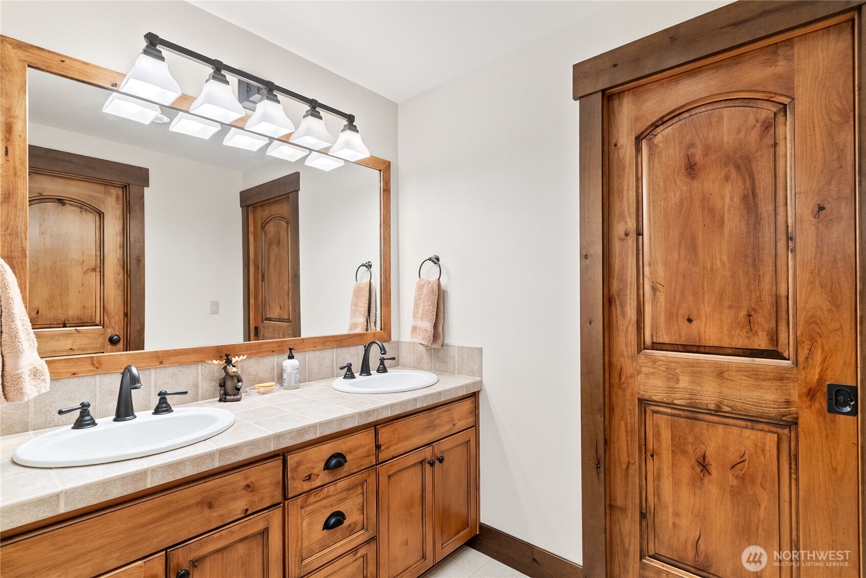 62414 Corral Way E, Enumclaw, WA 98022