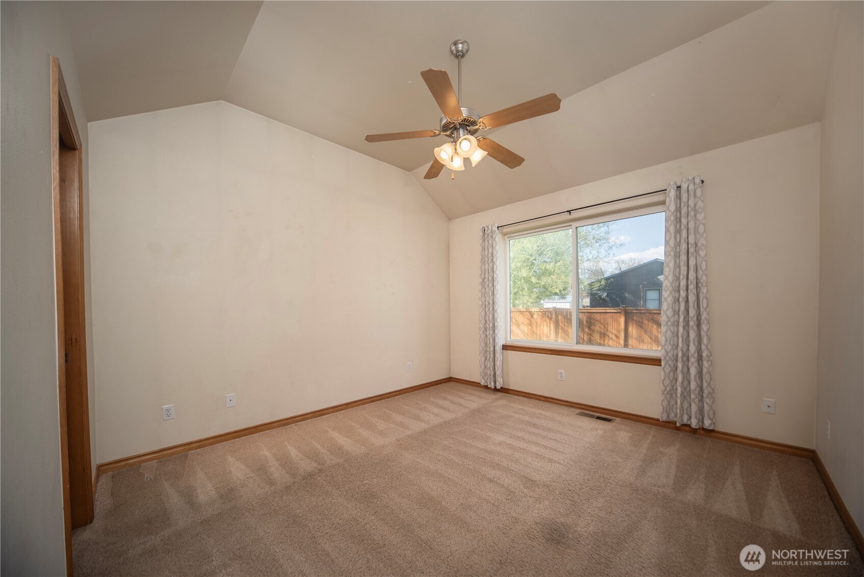 1805 E 14th Avenue , Ellensburg, WA 98926