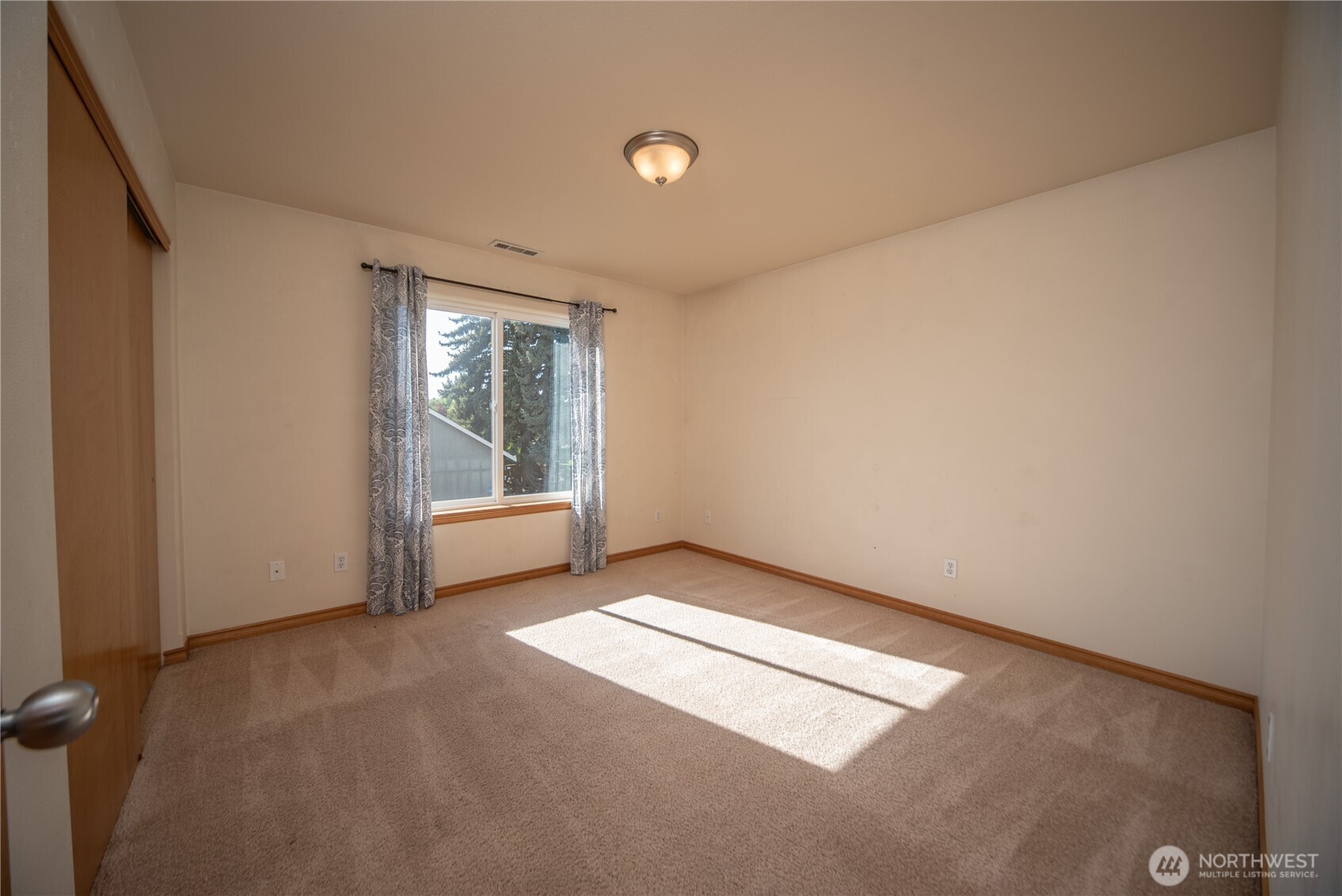 1805 E 14th Avenue , Ellensburg, WA 98926